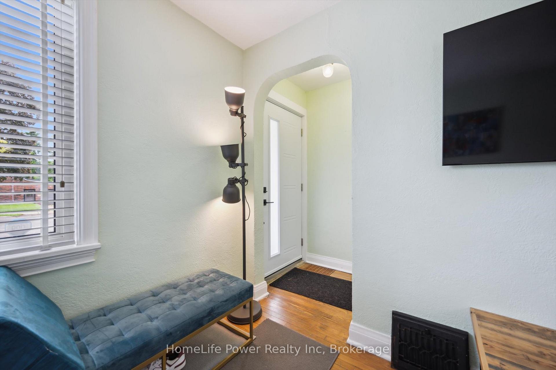 Photo 5 of 186 Bridgeport Road E, Waterloo — HOMEH