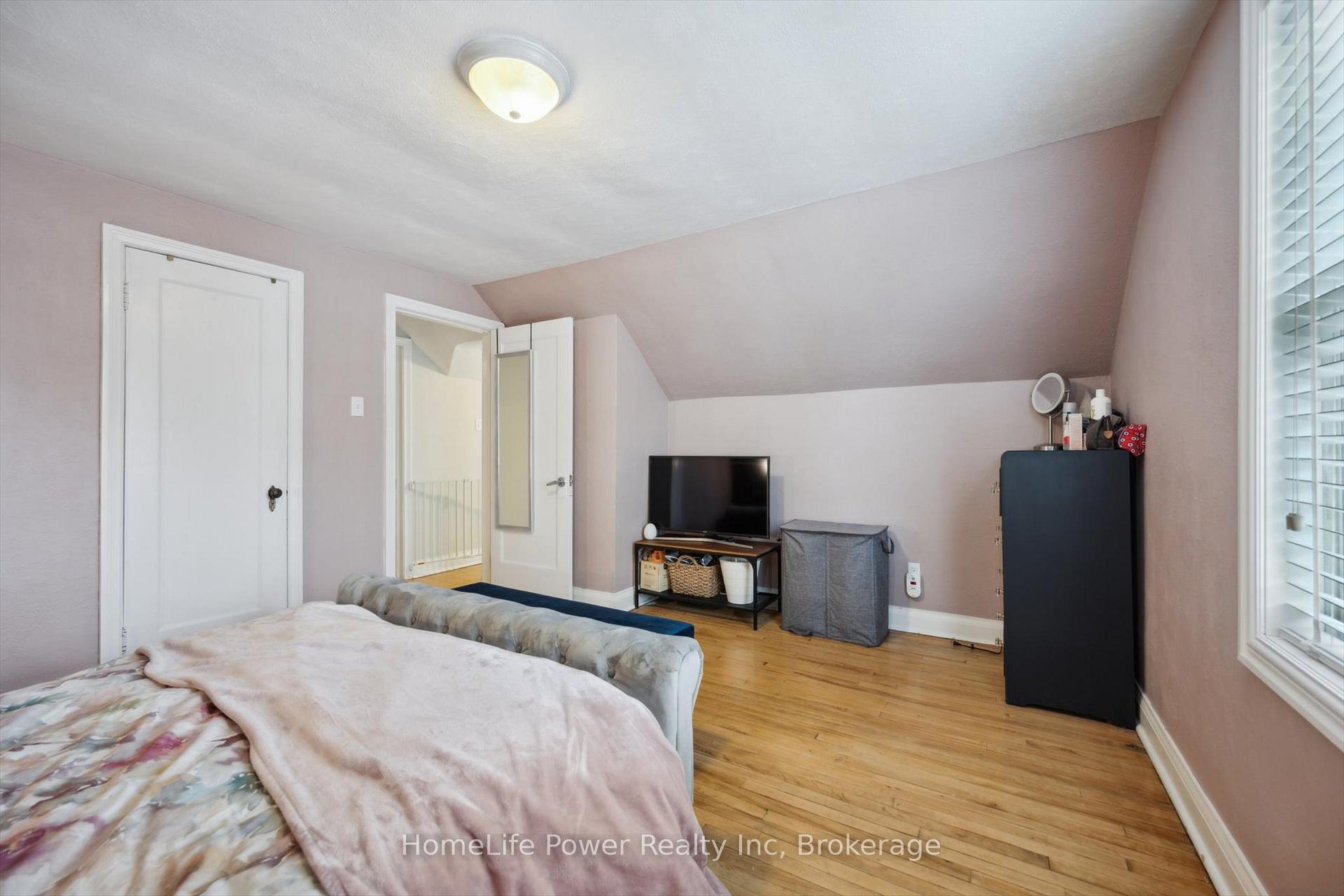 Photo 19 of 186 Bridgeport Road E, Waterloo — HOMEH