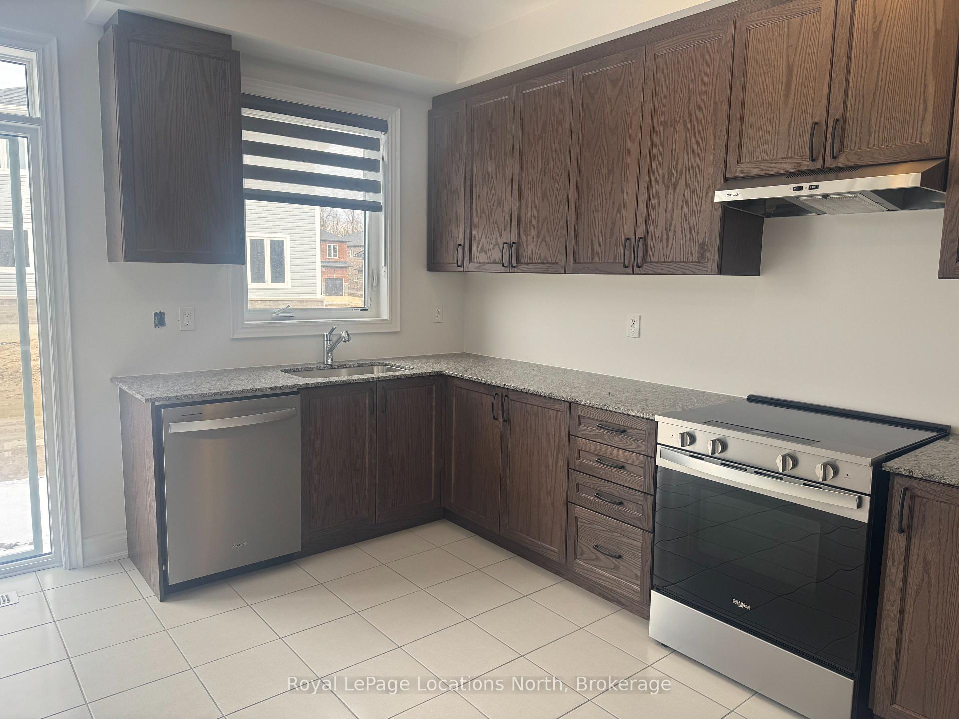 Photo 5 of 63 Amber Drive, Wasaga Beach — HOMEH