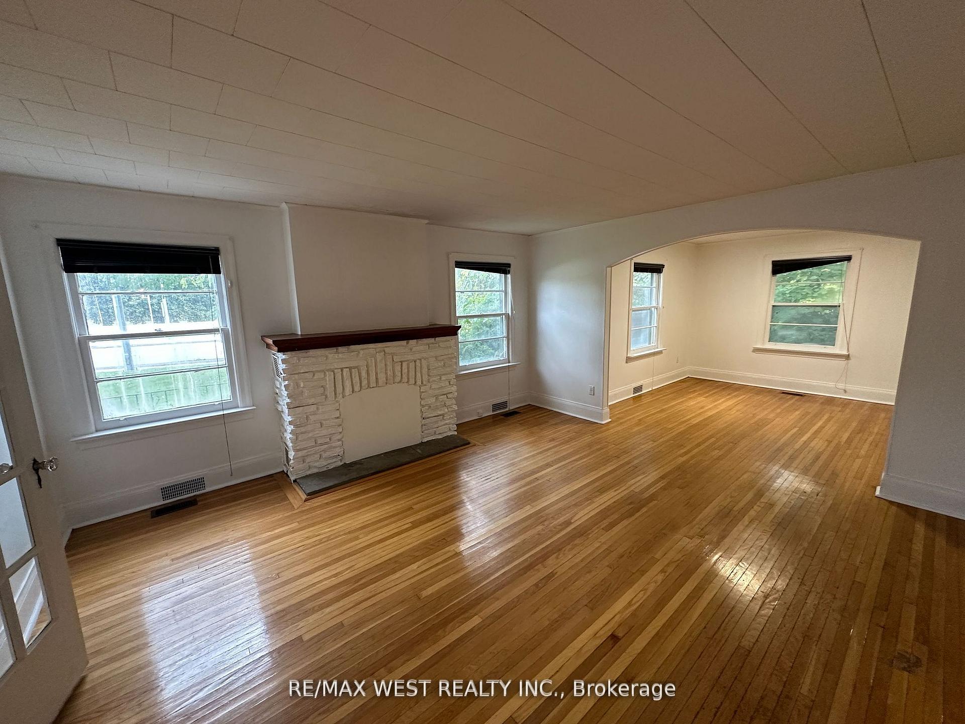 Photo 3 of 8186 Islington Avenue, Vaughan, Islington Woods — HOMEH