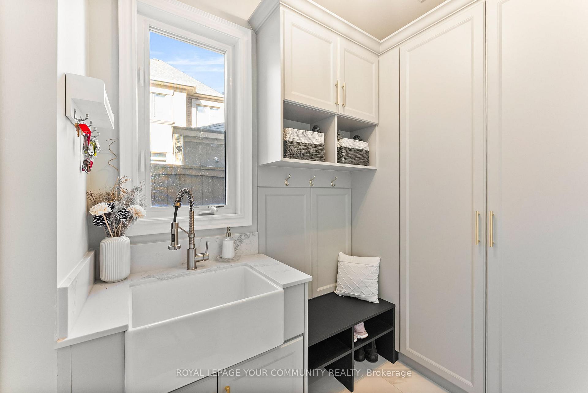 Photo 5 of 39 Rivoli Drive, Vaughan, Vellore Village — HOMEH