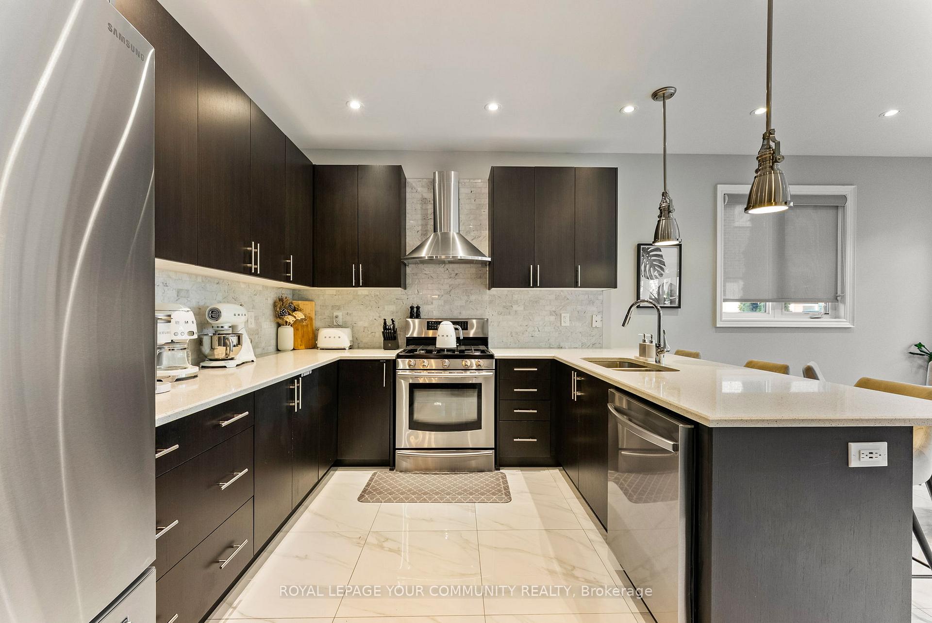 Photo 11 of 39 Rivoli Drive, Vaughan, Vellore Village — HOMEH