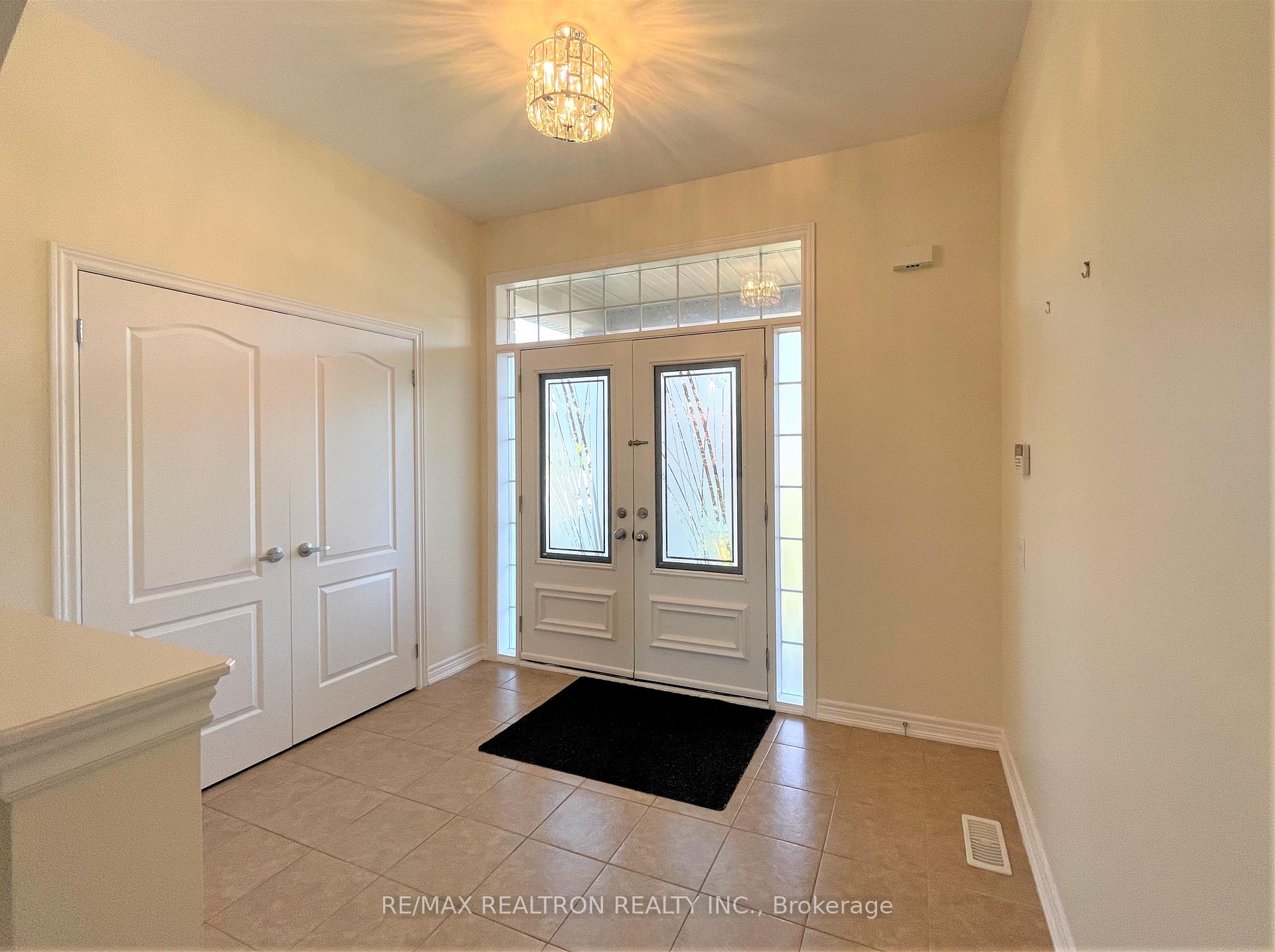 Photo 2 of 205 Vanda Drive, Vaughan, Patterson — HOMEH