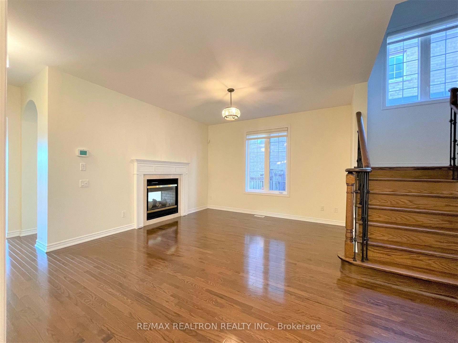 Photo 6 of 205 Vanda Drive, Vaughan, Patterson — HOMEH