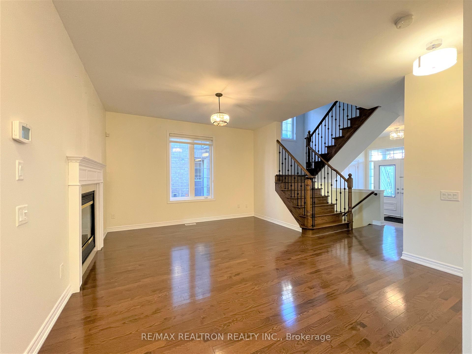 Photo 7 of 205 Vanda Drive, Vaughan, Patterson — HOMEH