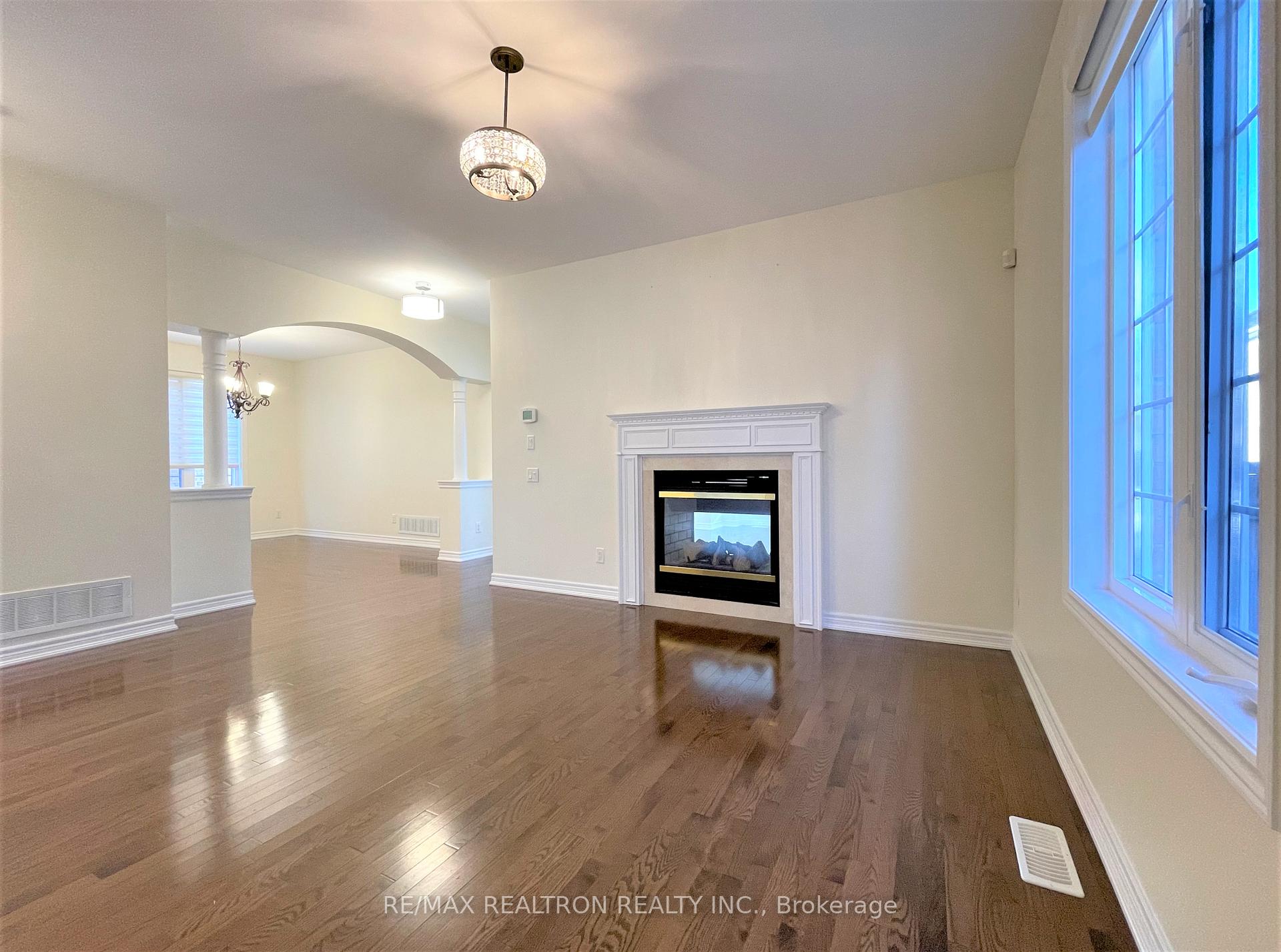 Photo 8 of 205 Vanda Drive, Vaughan, Patterson — HOMEH