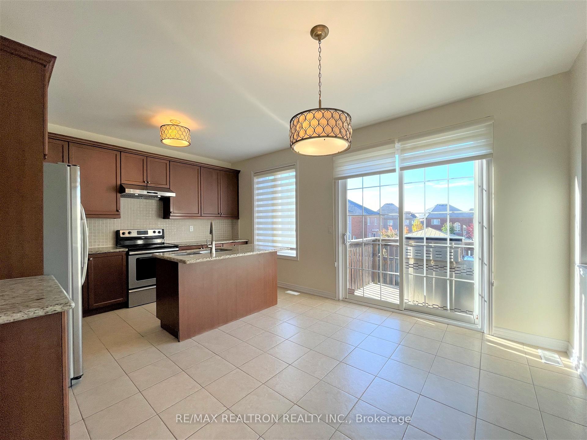 Photo 11 of 205 Vanda Drive, Vaughan, Patterson — HOMEH