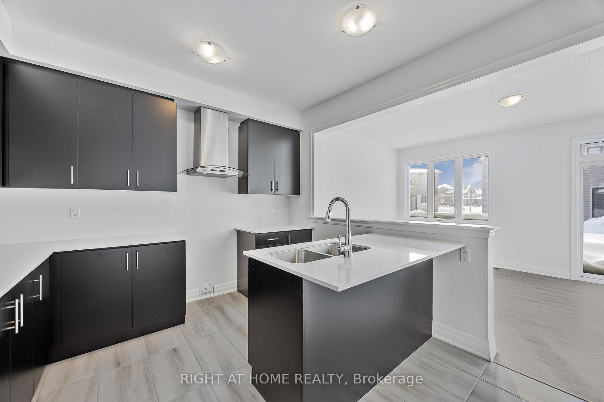 Photo 11 of 52 Del Ray Crescent, Wasaga Beach — HOMEH