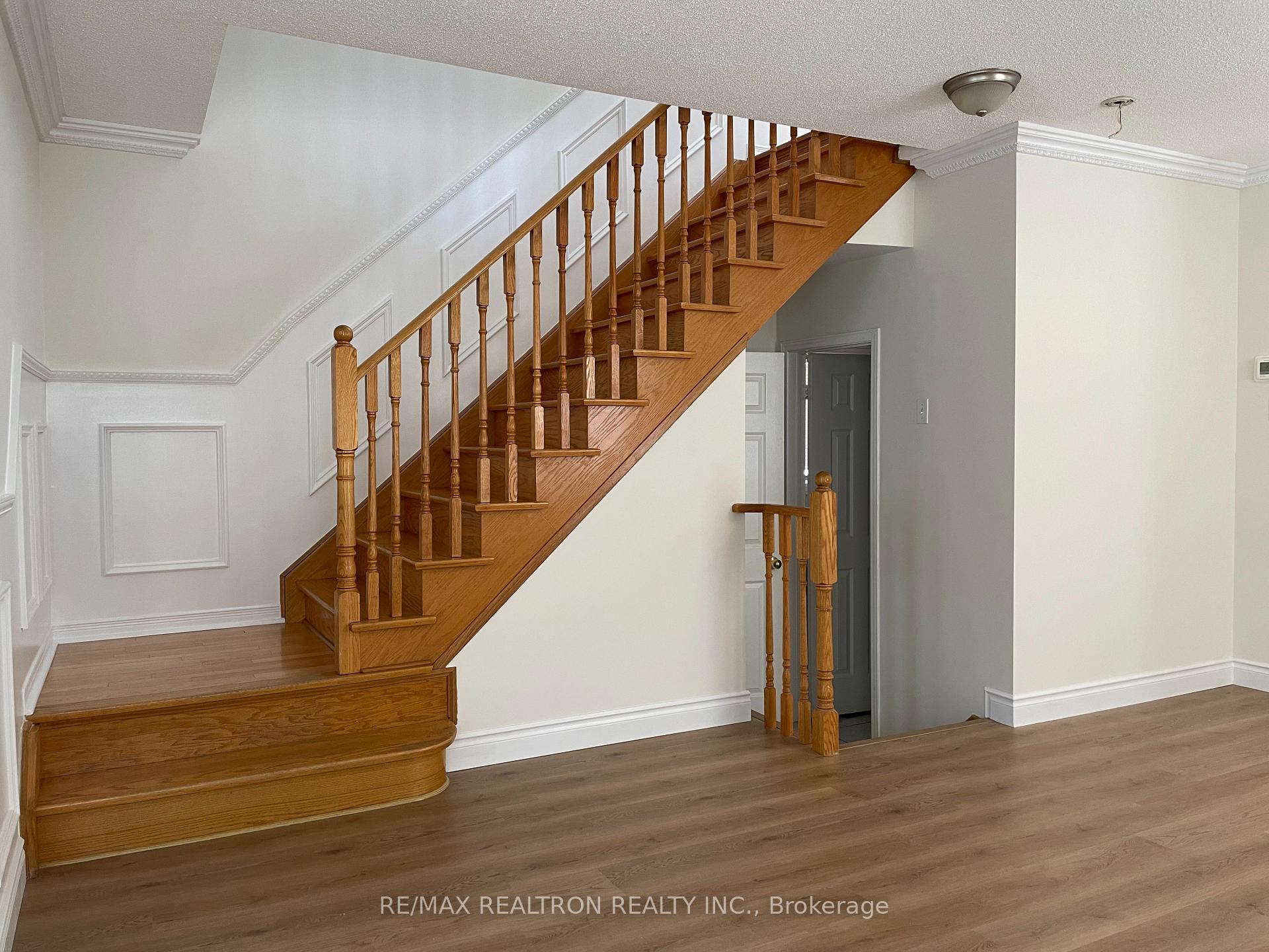 Photo 4 of 123 Foxfield Crescent, Vaughan, Patterson — HOMEH