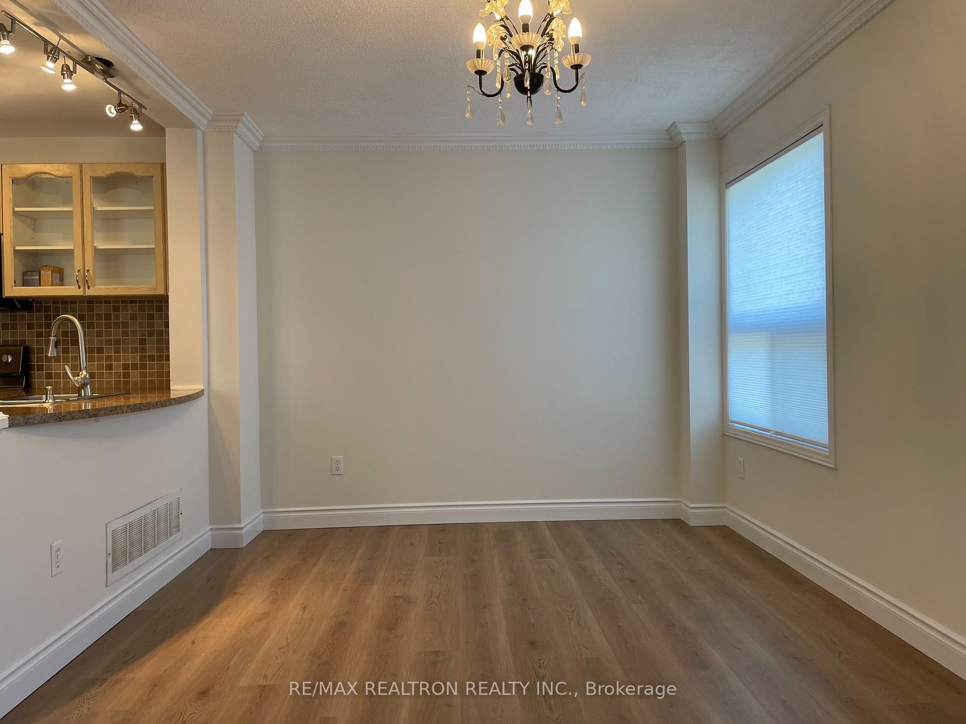 Photo 6 of 123 Foxfield Crescent, Vaughan, Patterson — HOMEH