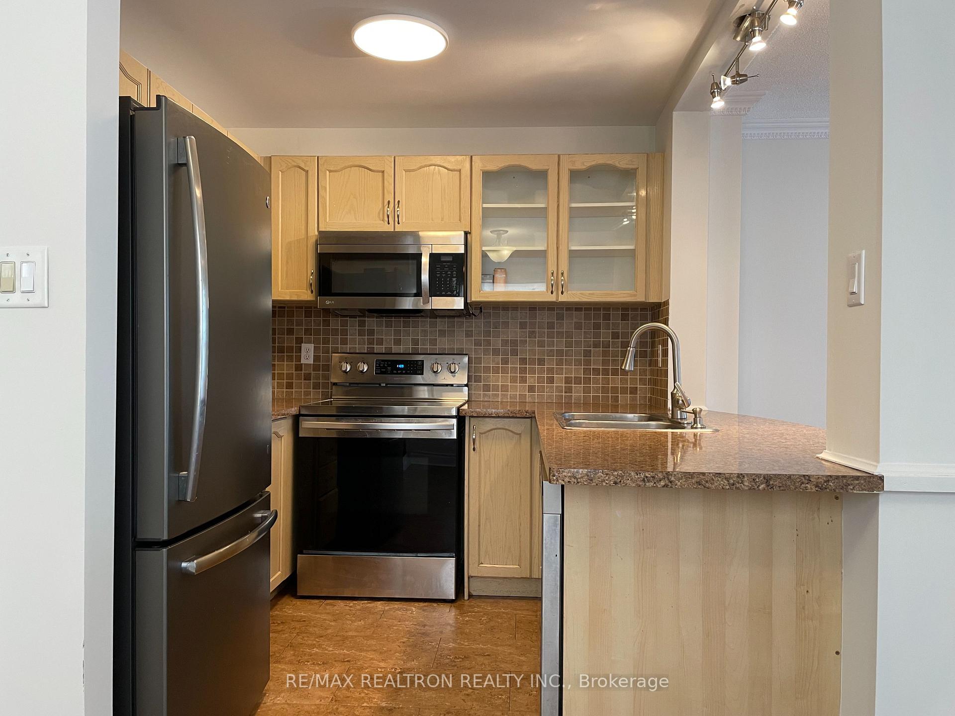 Photo 10 of 123 Foxfield Crescent, Vaughan, Patterson — HOMEH