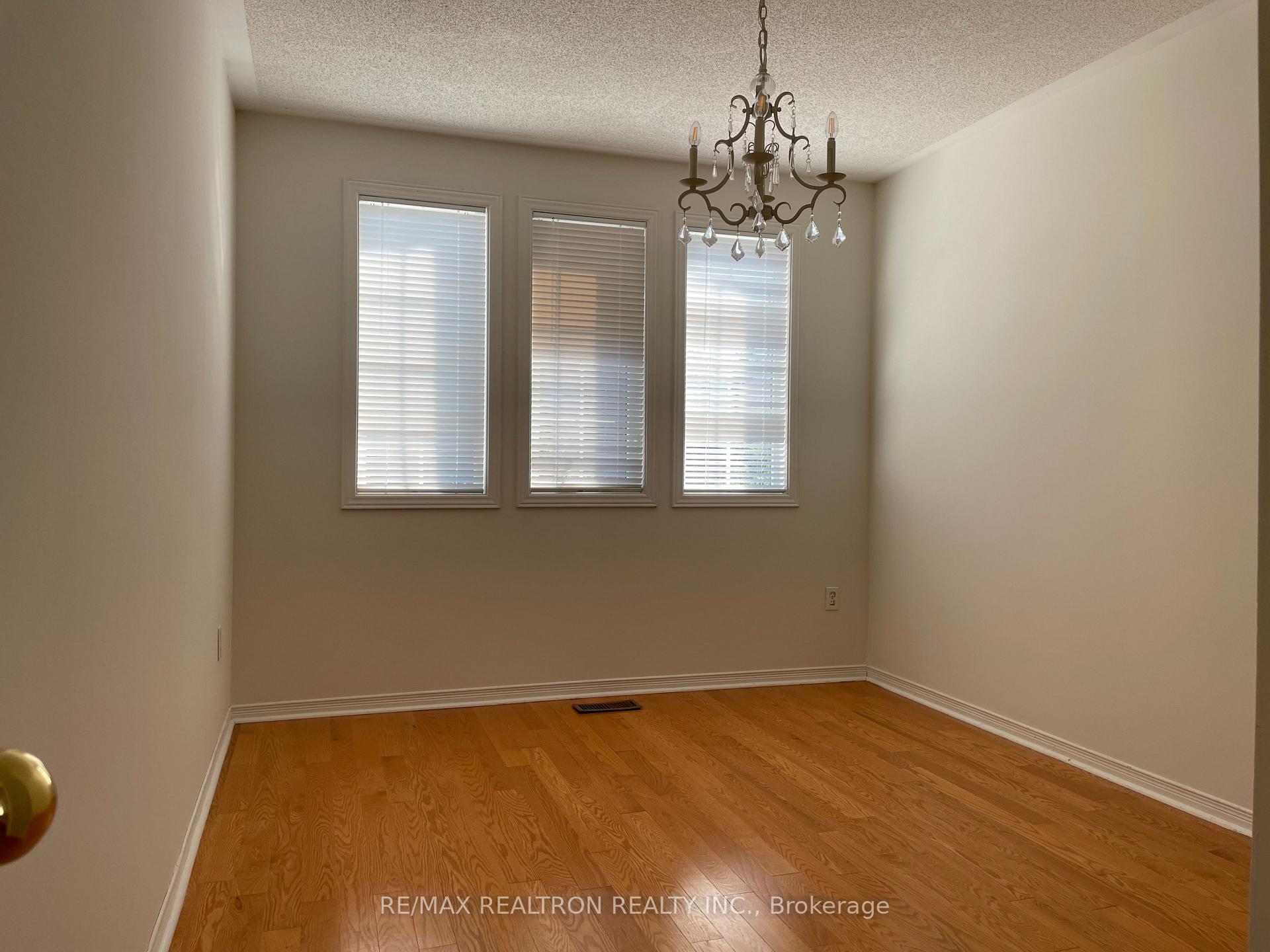 Photo 16 of 123 Foxfield Crescent, Vaughan, Patterson — HOMEH