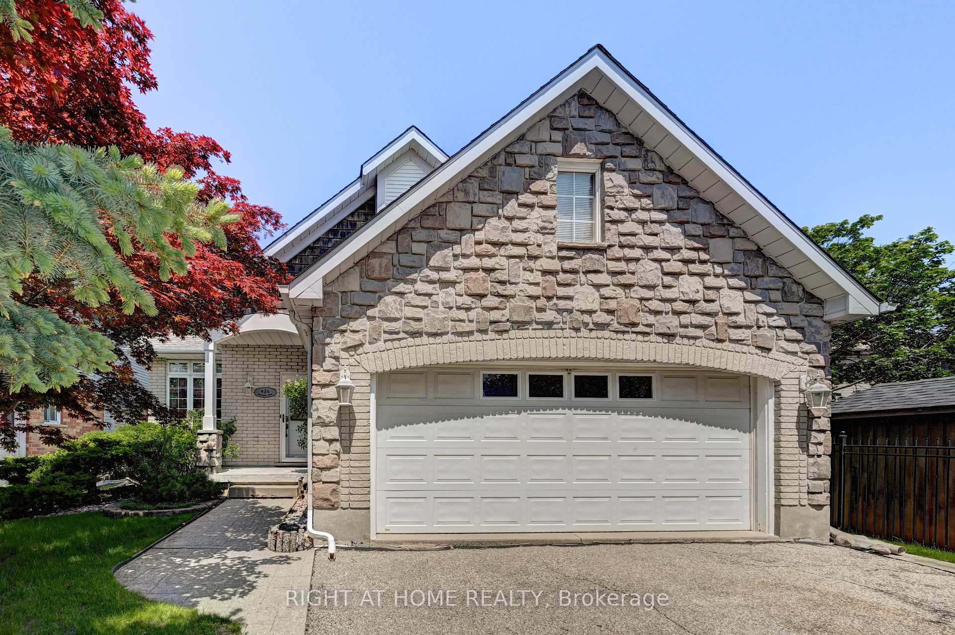 Photo 2 of 436 Dansbury Drive, Waterloo — HOMEH
