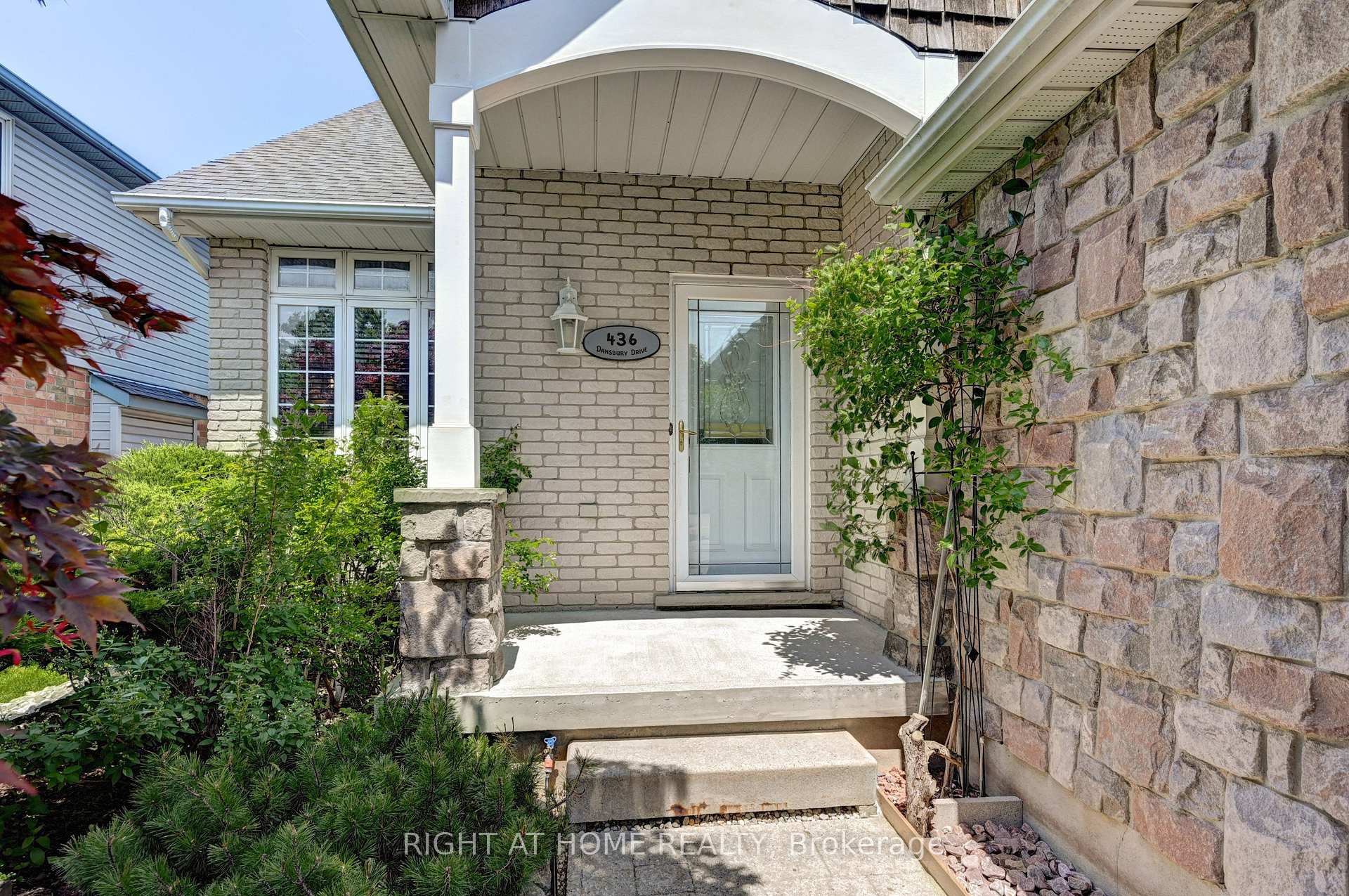 Photo 3 of 436 Dansbury Drive, Waterloo — HOMEH