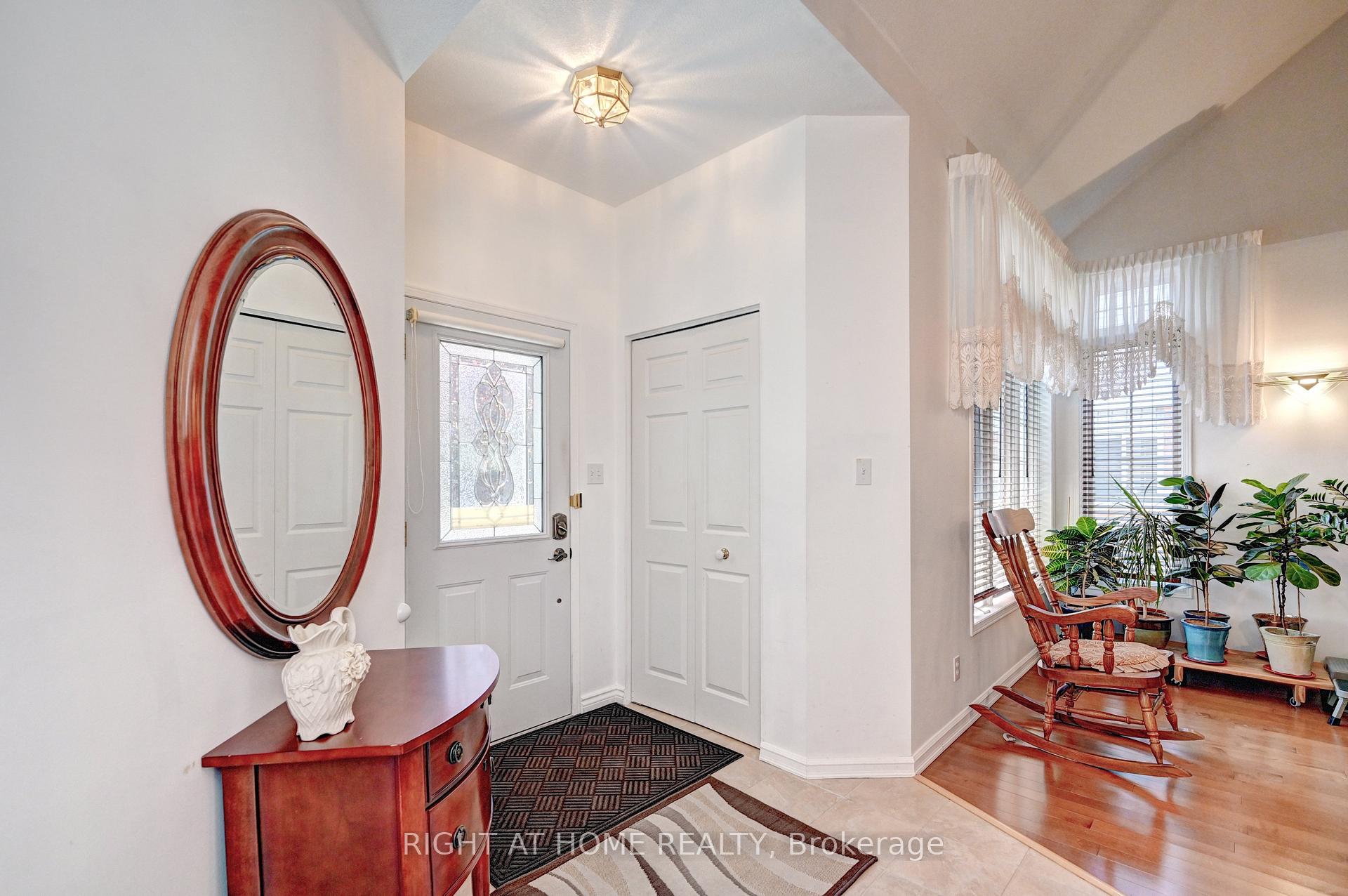 Photo 5 of 436 Dansbury Drive, Waterloo — HOMEH