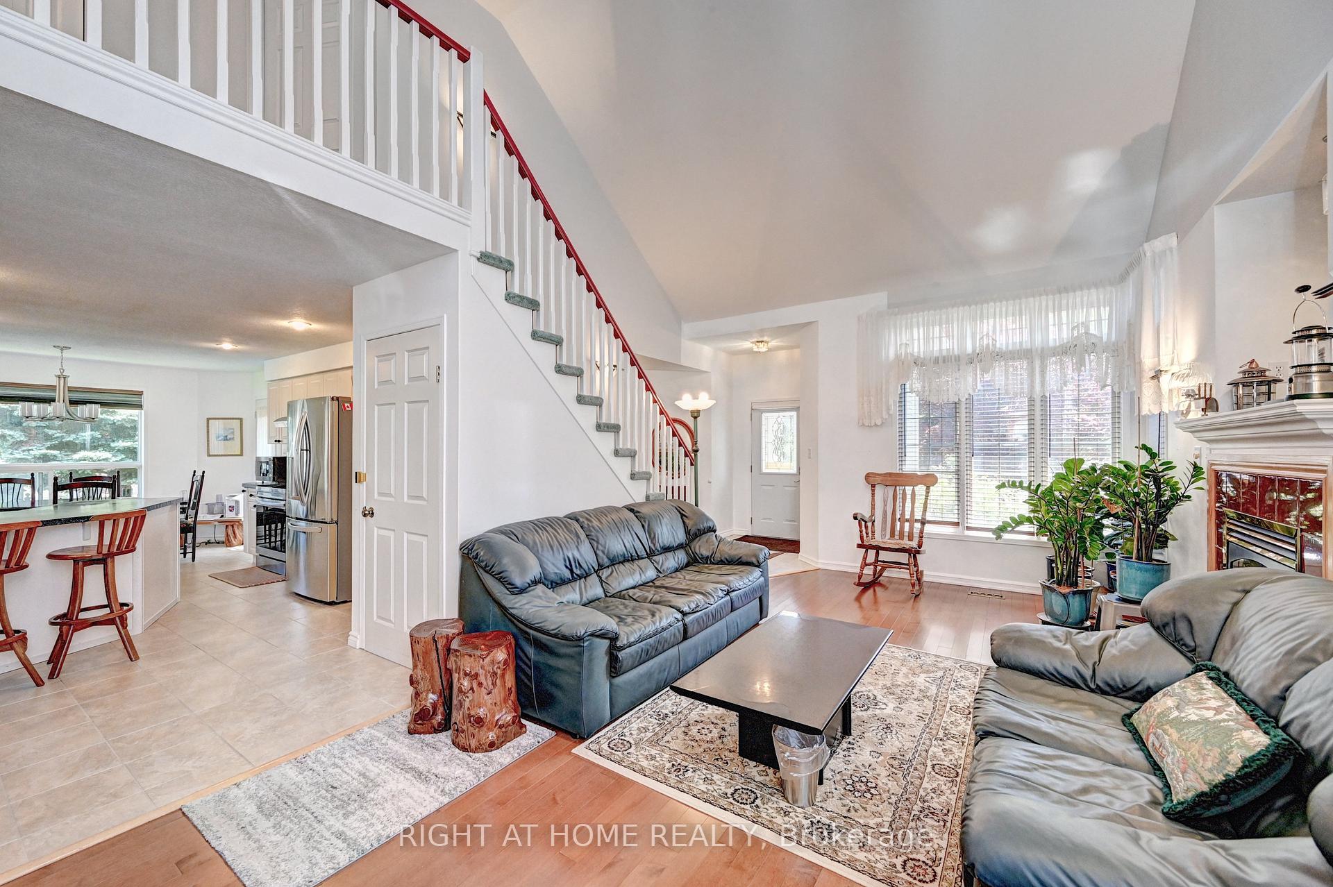 Photo 9 of 436 Dansbury Drive, Waterloo — HOMEH