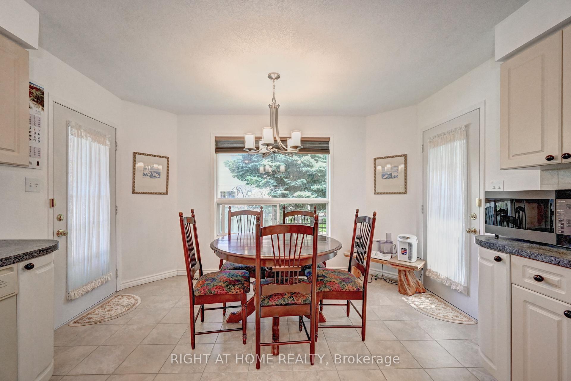 Photo 10 of 436 Dansbury Drive, Waterloo — HOMEH