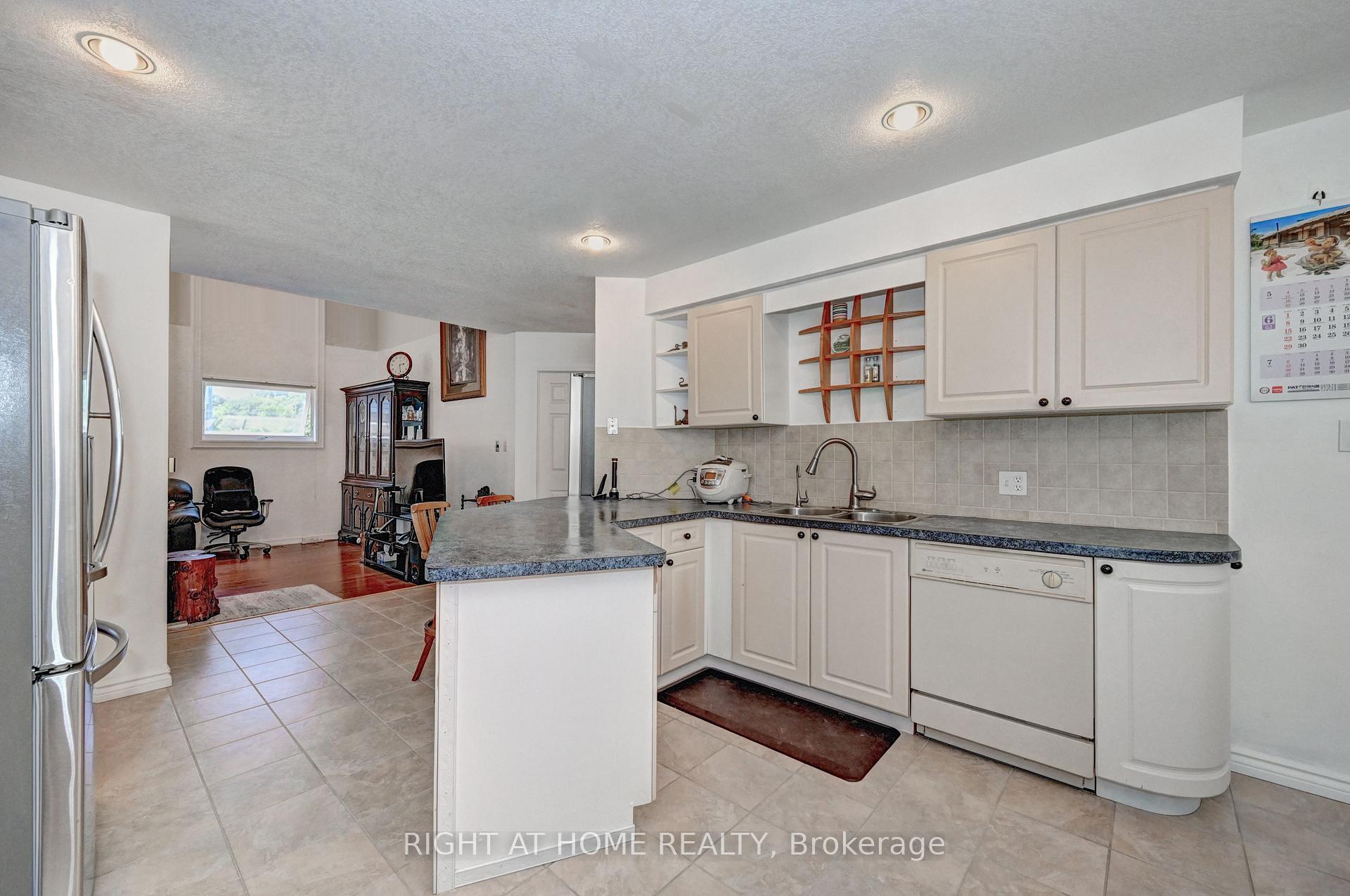 Photo 15 of 436 Dansbury Drive, Waterloo — HOMEH