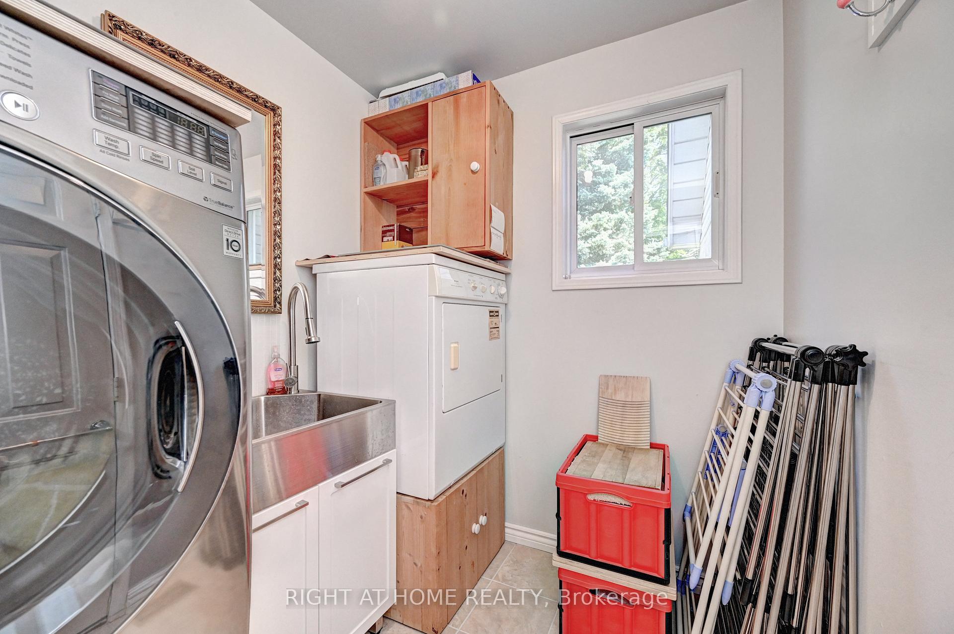 Photo 16 of 436 Dansbury Drive, Waterloo — HOMEH