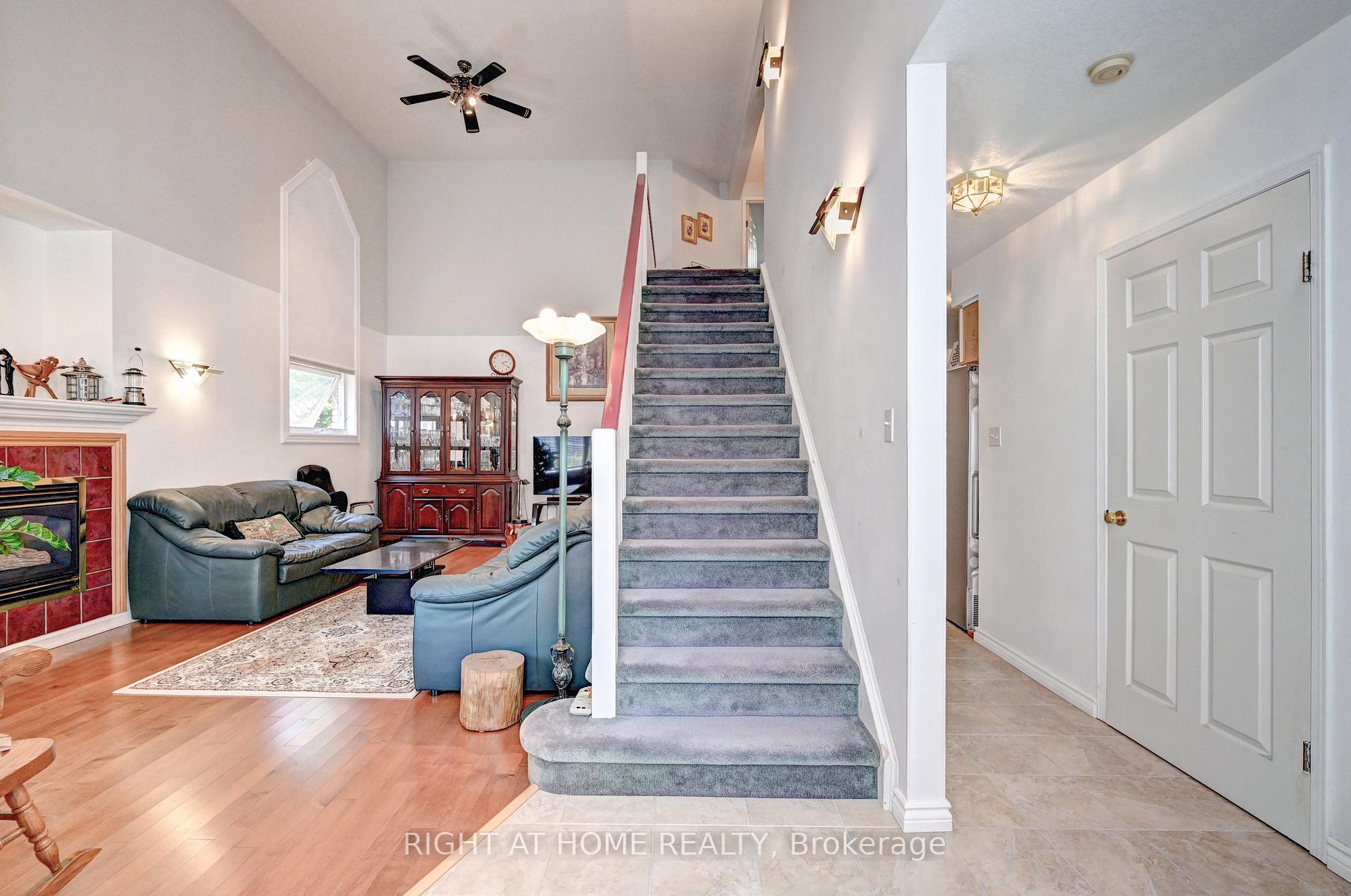 Photo 18 of 436 Dansbury Drive, Waterloo — HOMEH