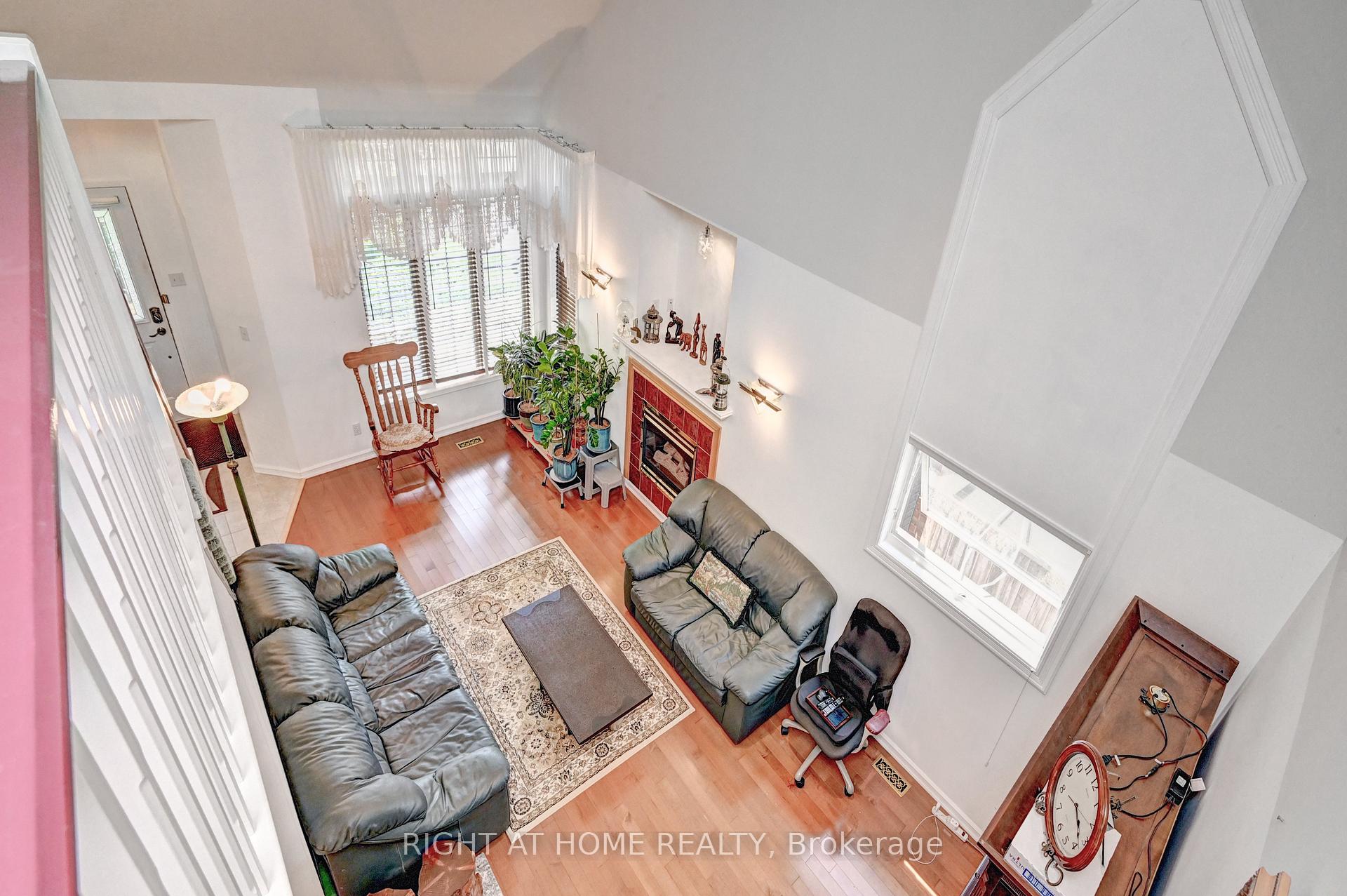 Photo 21 of 436 Dansbury Drive, Waterloo — HOMEH