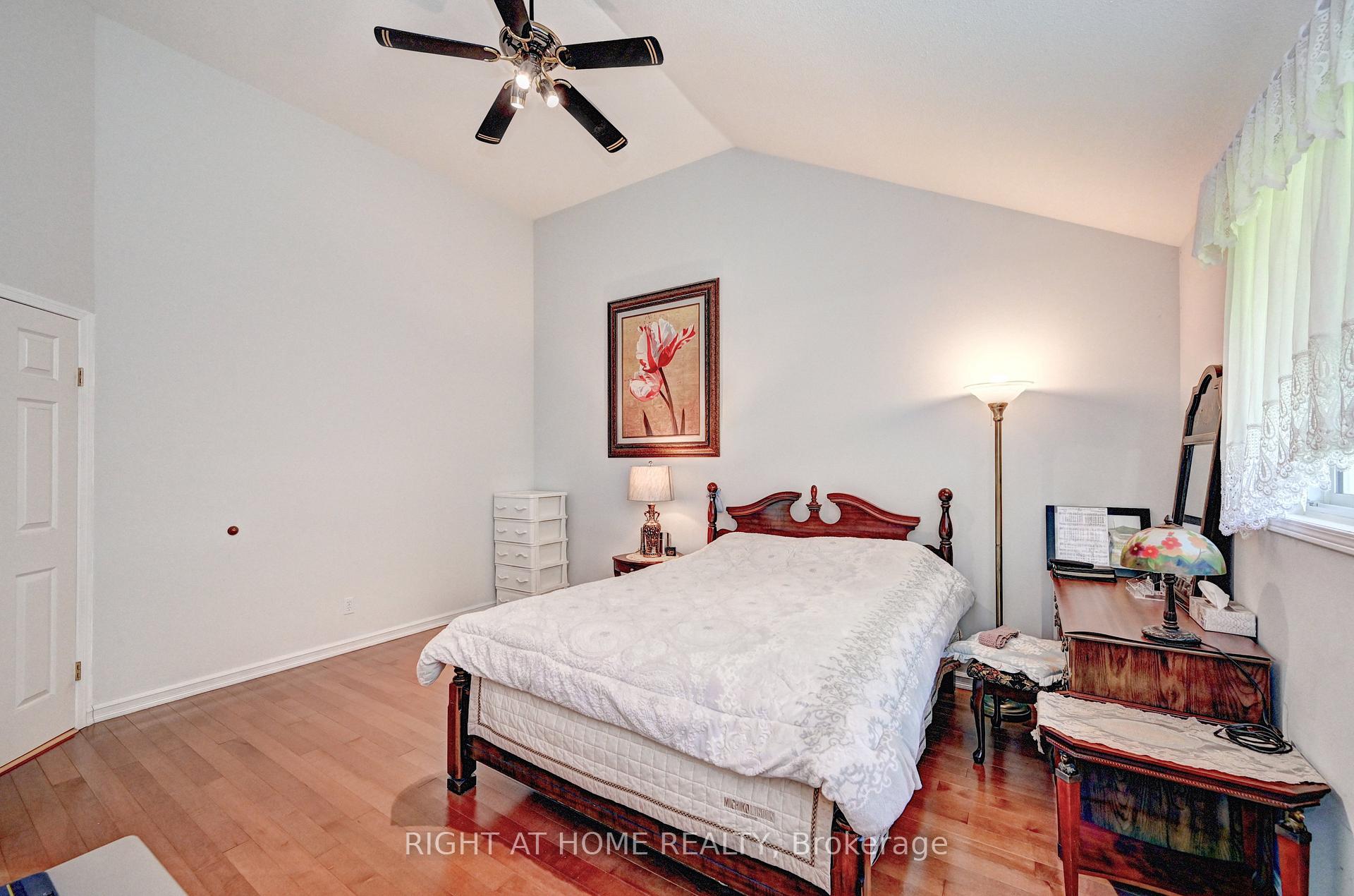 Photo 22 of 436 Dansbury Drive, Waterloo — HOMEH