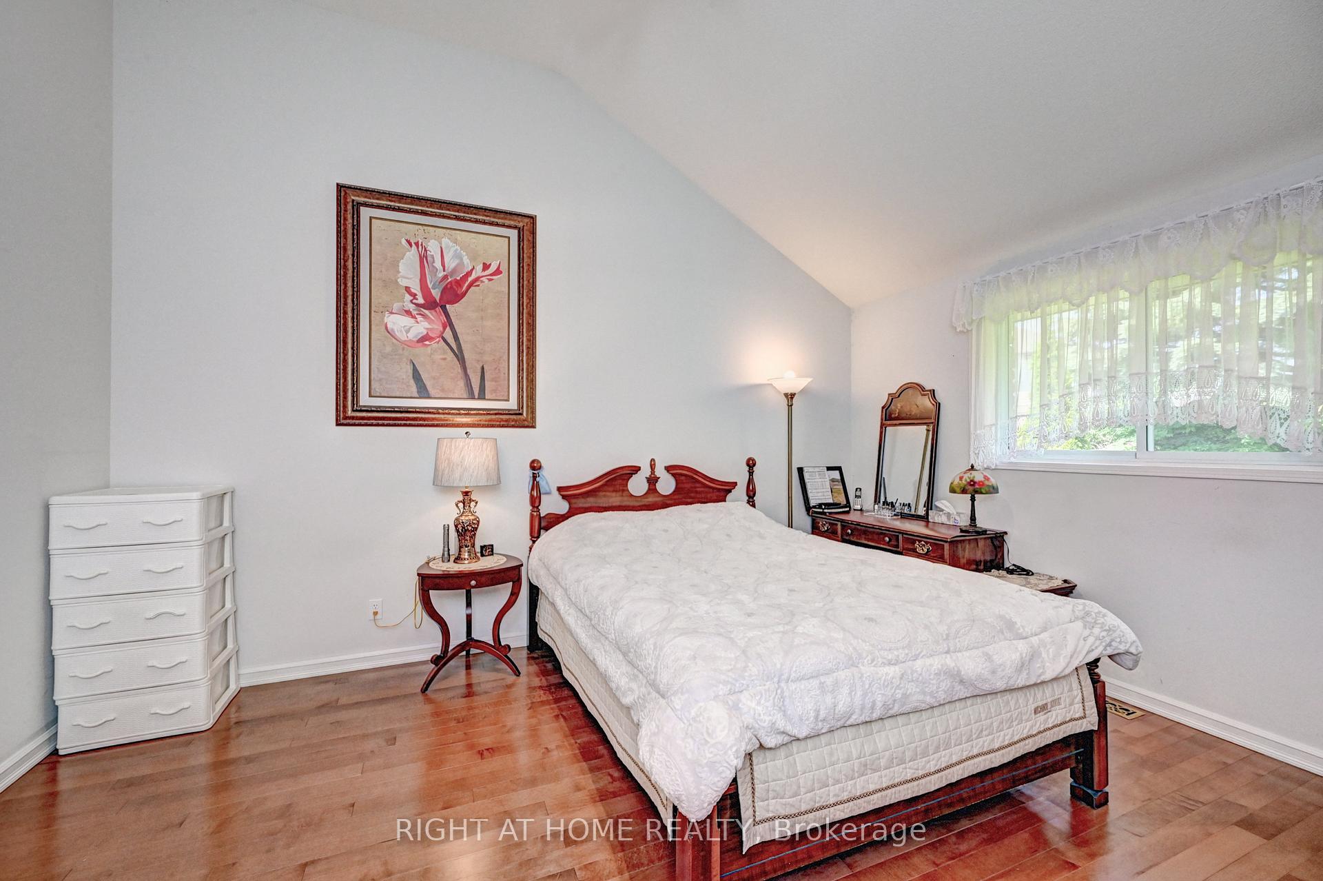 Photo 24 of 436 Dansbury Drive, Waterloo — HOMEH