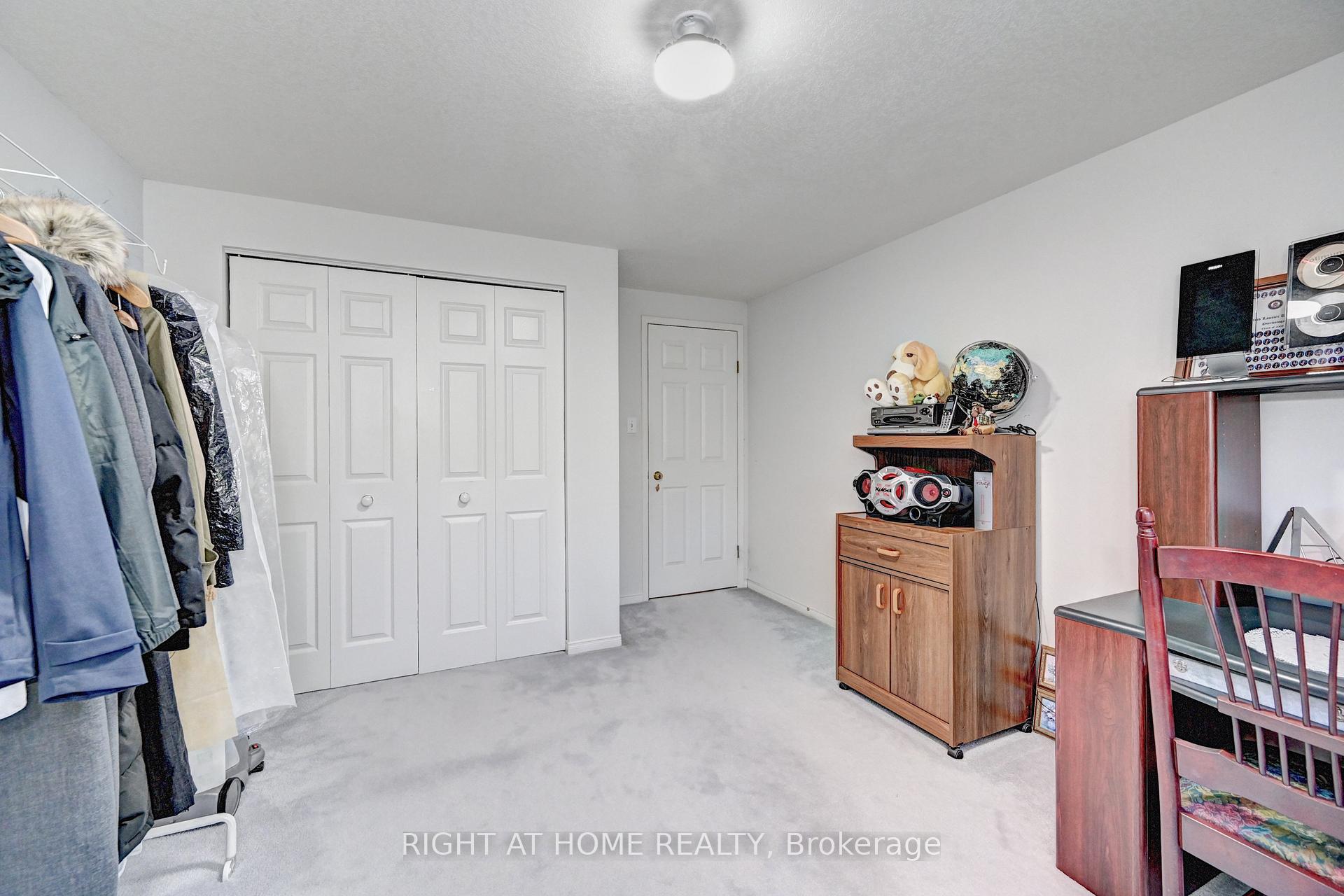 Photo 29 of 436 Dansbury Drive, Waterloo — HOMEH