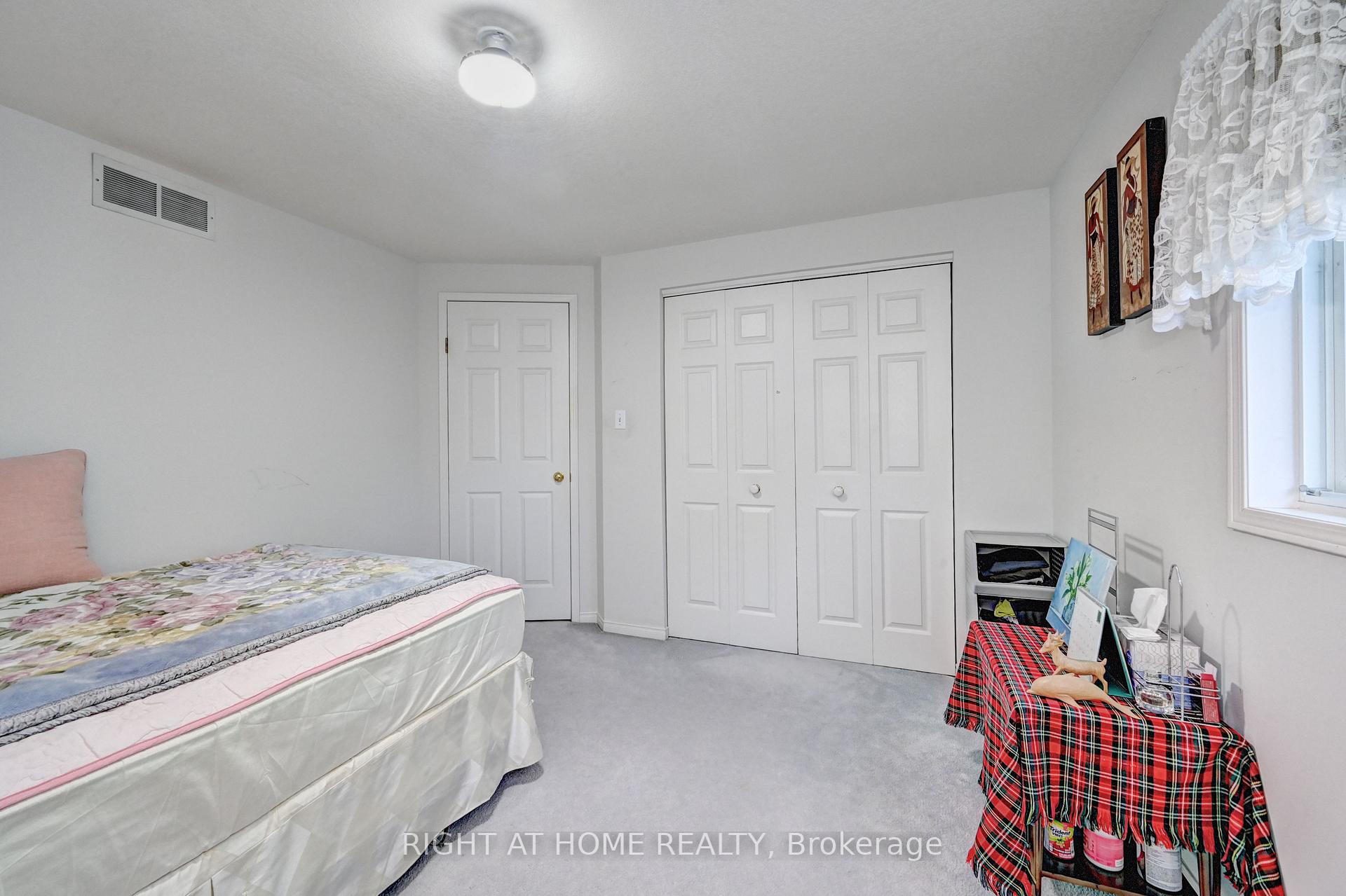 Photo 32 of 436 Dansbury Drive, Waterloo — HOMEH