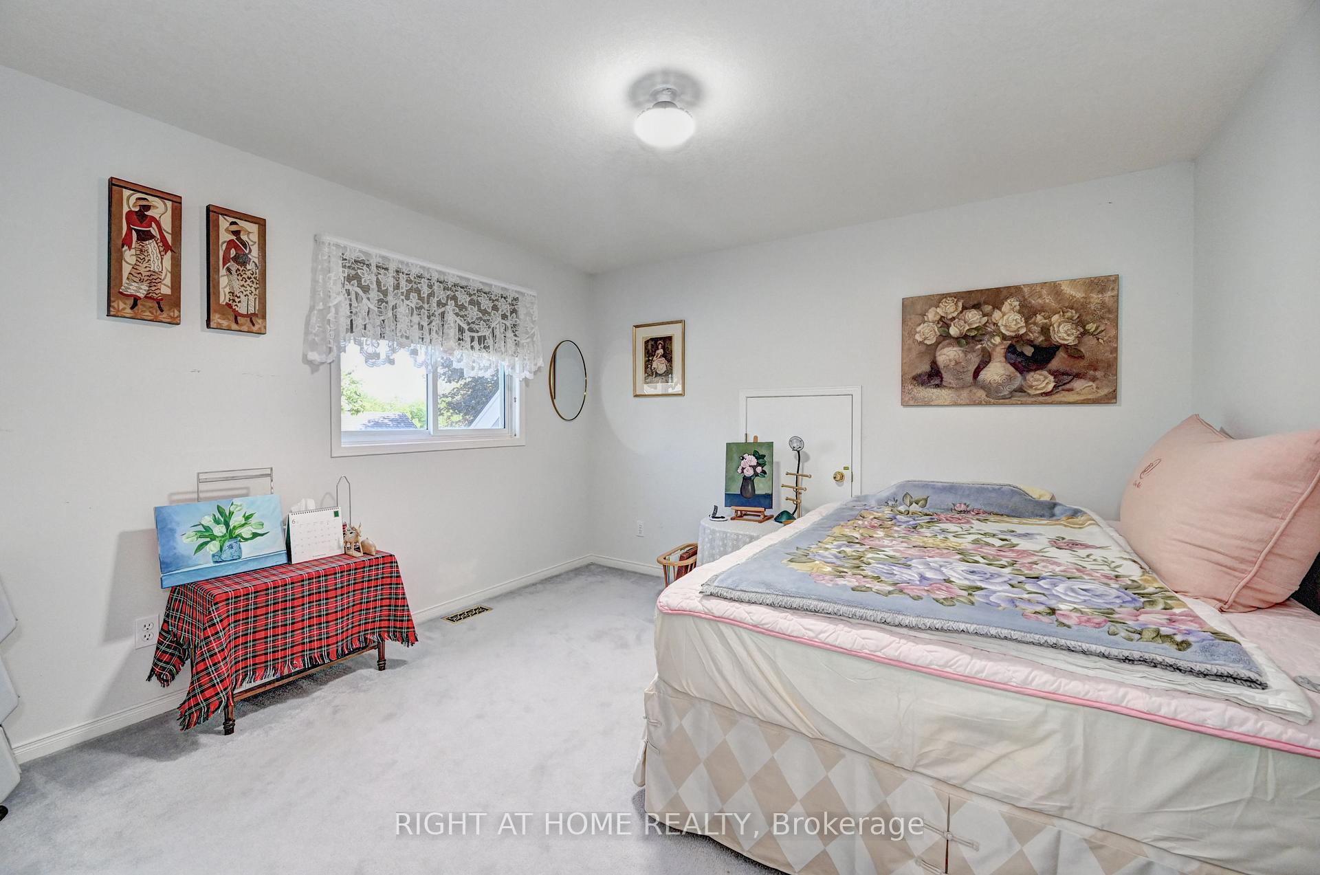 Photo 33 of 436 Dansbury Drive, Waterloo — HOMEH