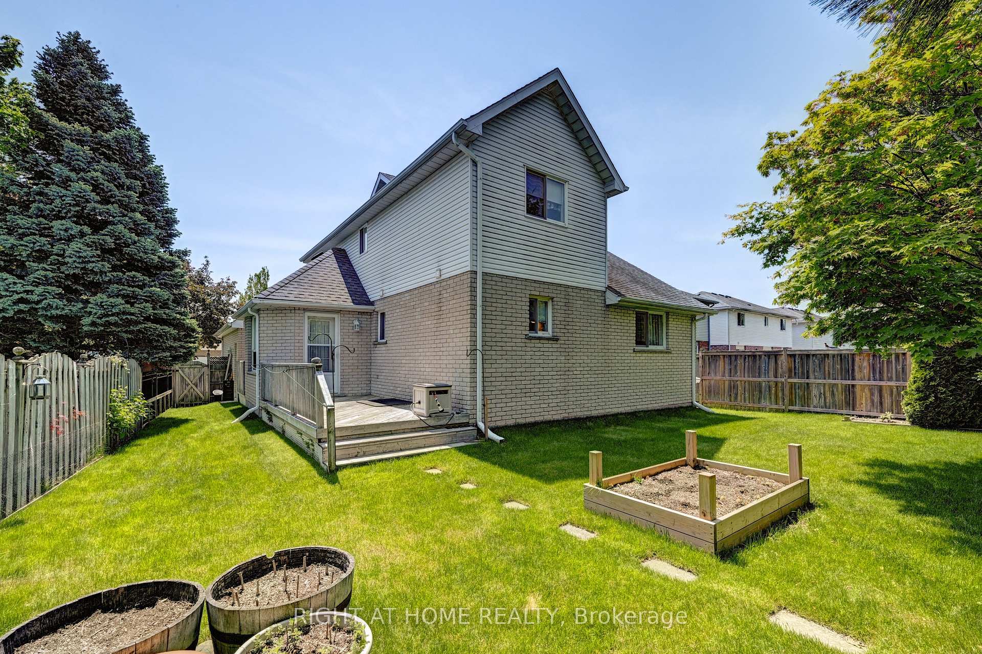 Photo 37 of 436 Dansbury Drive, Waterloo — HOMEH