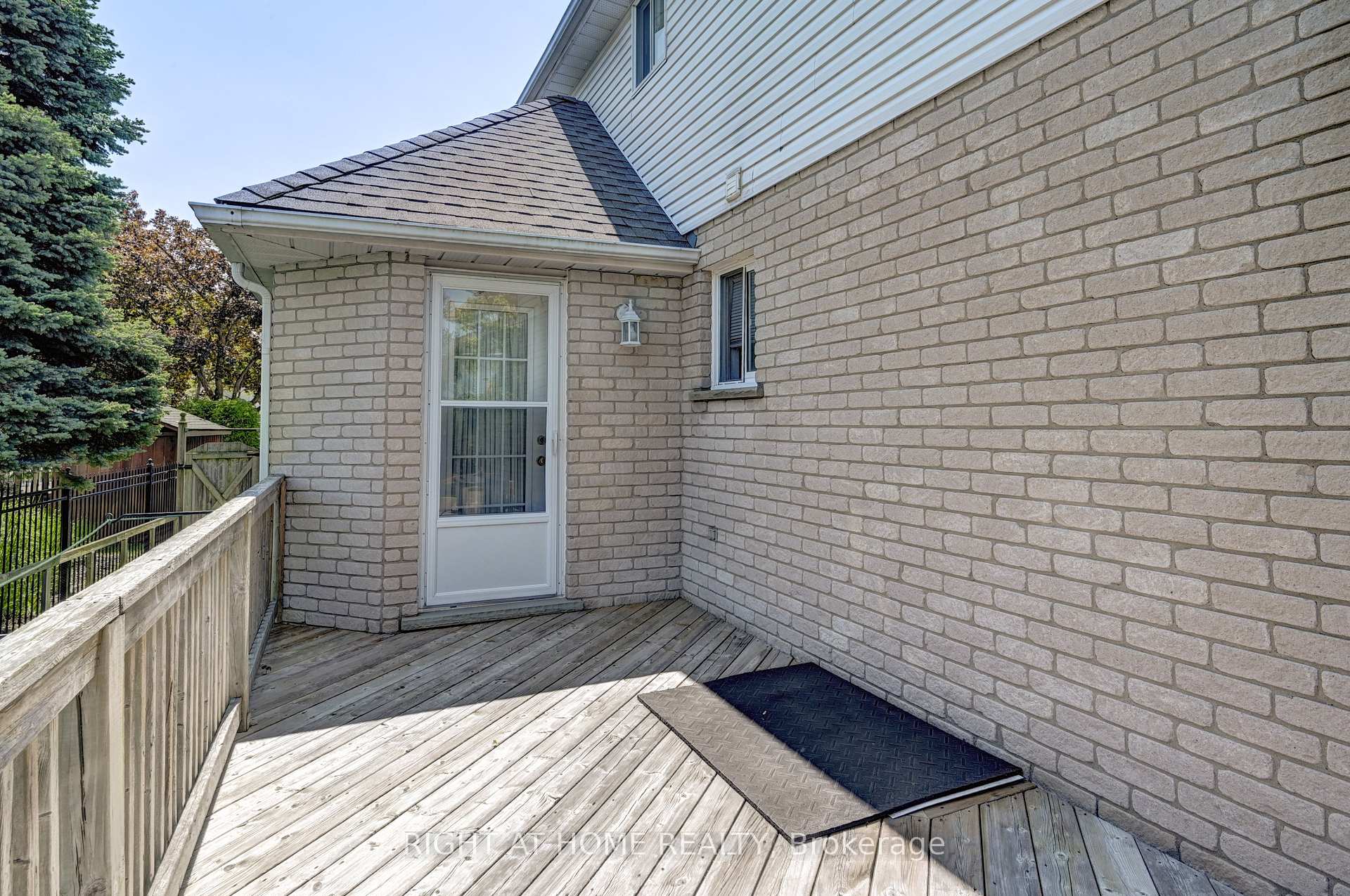 Photo 40 of 436 Dansbury Drive, Waterloo — HOMEH