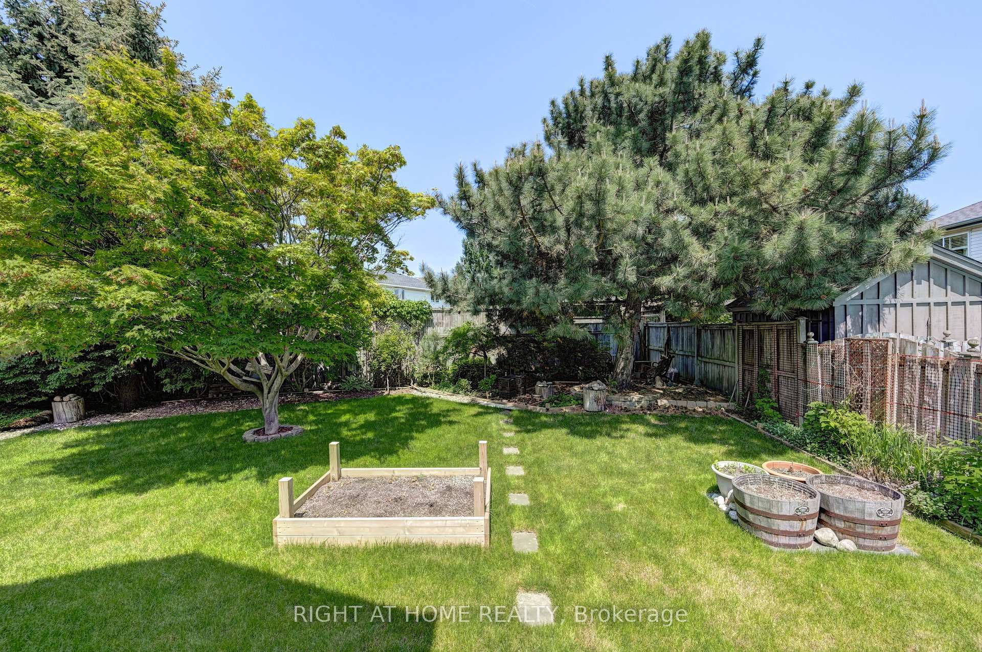 Photo 42 of 436 Dansbury Drive, Waterloo — HOMEH