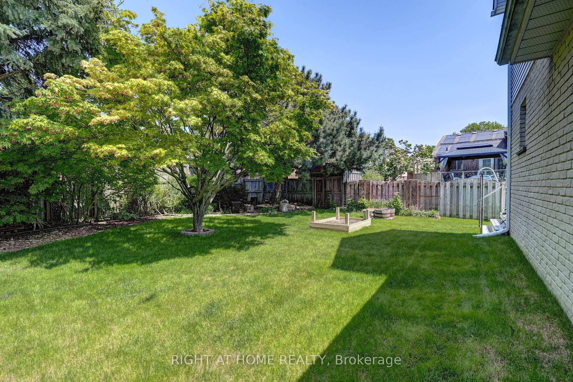 Photo 43 of 436 Dansbury Drive, Waterloo — HOMEH