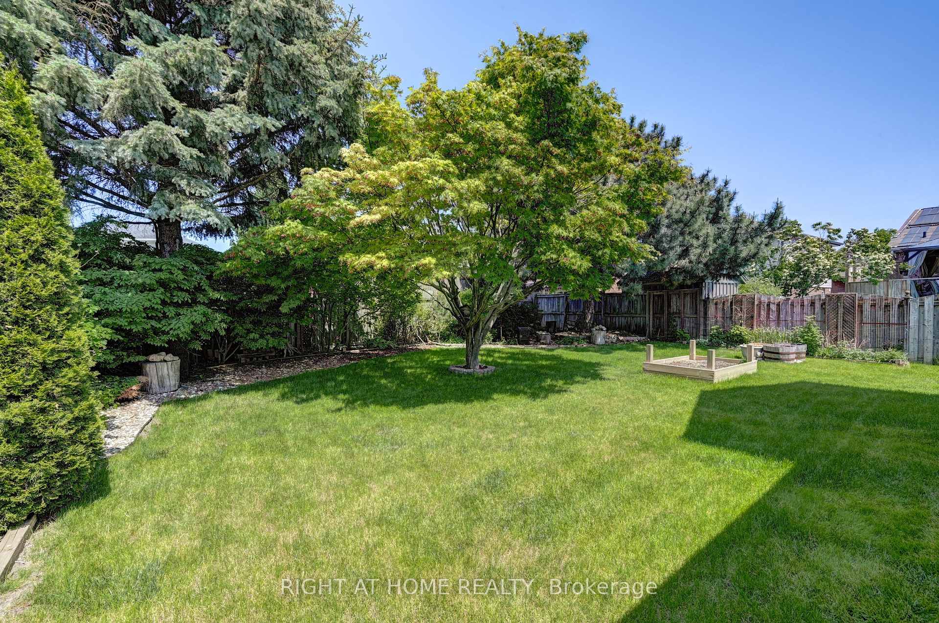 Photo 44 of 436 Dansbury Drive, Waterloo — HOMEH
