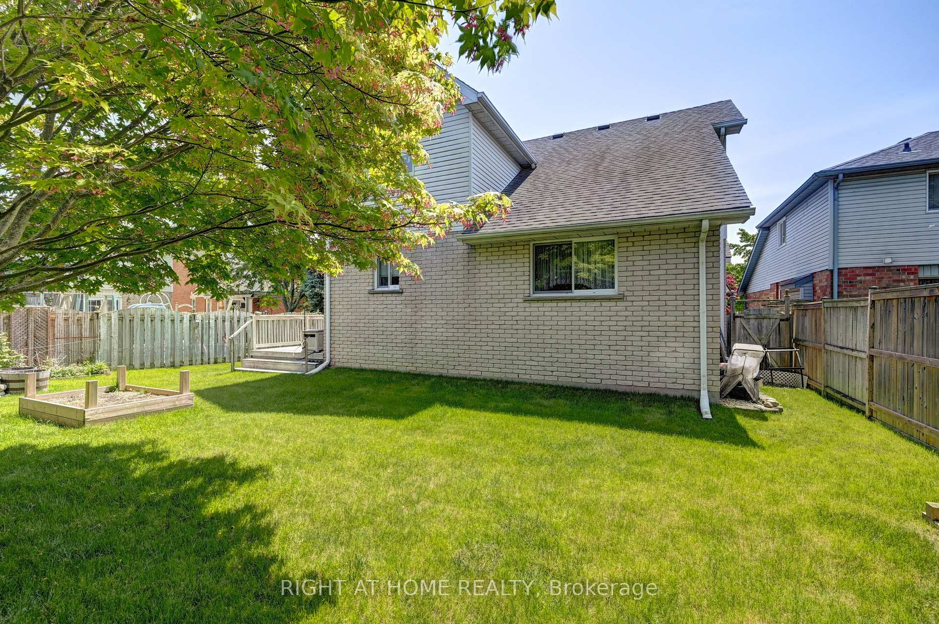 Photo 45 of 436 Dansbury Drive, Waterloo — HOMEH