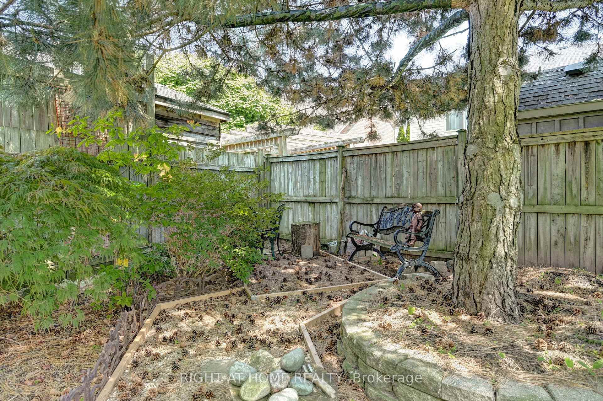 Photo 46 of 436 Dansbury Drive, Waterloo — HOMEH
