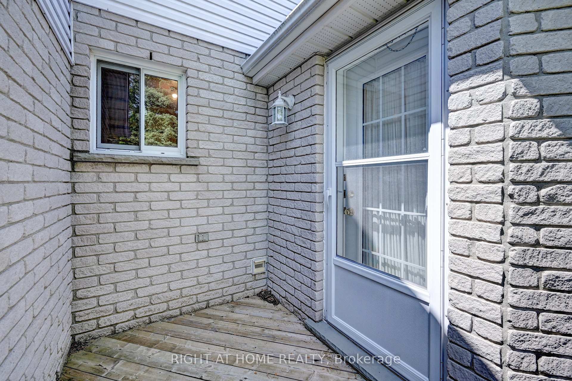 Photo 47 of 436 Dansbury Drive, Waterloo — HOMEH