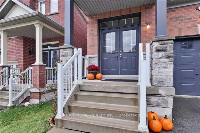Photo 2 of 30 White Beach Crescent, Vaughan, Patterson — HOMEH