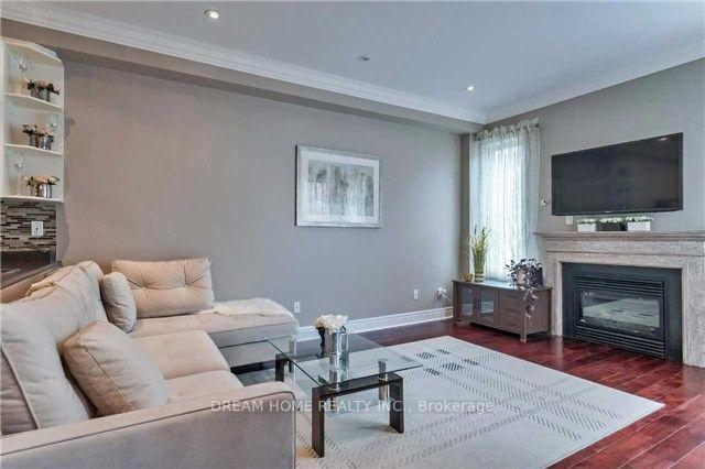 Photo 10 of 30 White Beach Crescent, Vaughan, Patterson — HOMEH