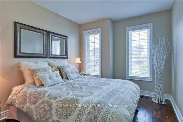Photo 12 of 30 White Beach Crescent, Vaughan, Patterson — HOMEH
