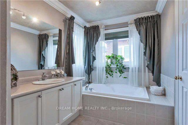 Photo 15 of 30 White Beach Crescent, Vaughan, Patterson — HOMEH