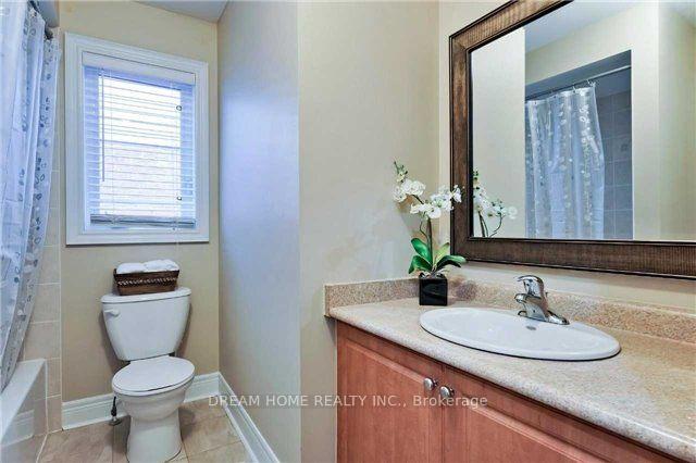 Photo 17 of 30 White Beach Crescent, Vaughan, Patterson — HOMEH