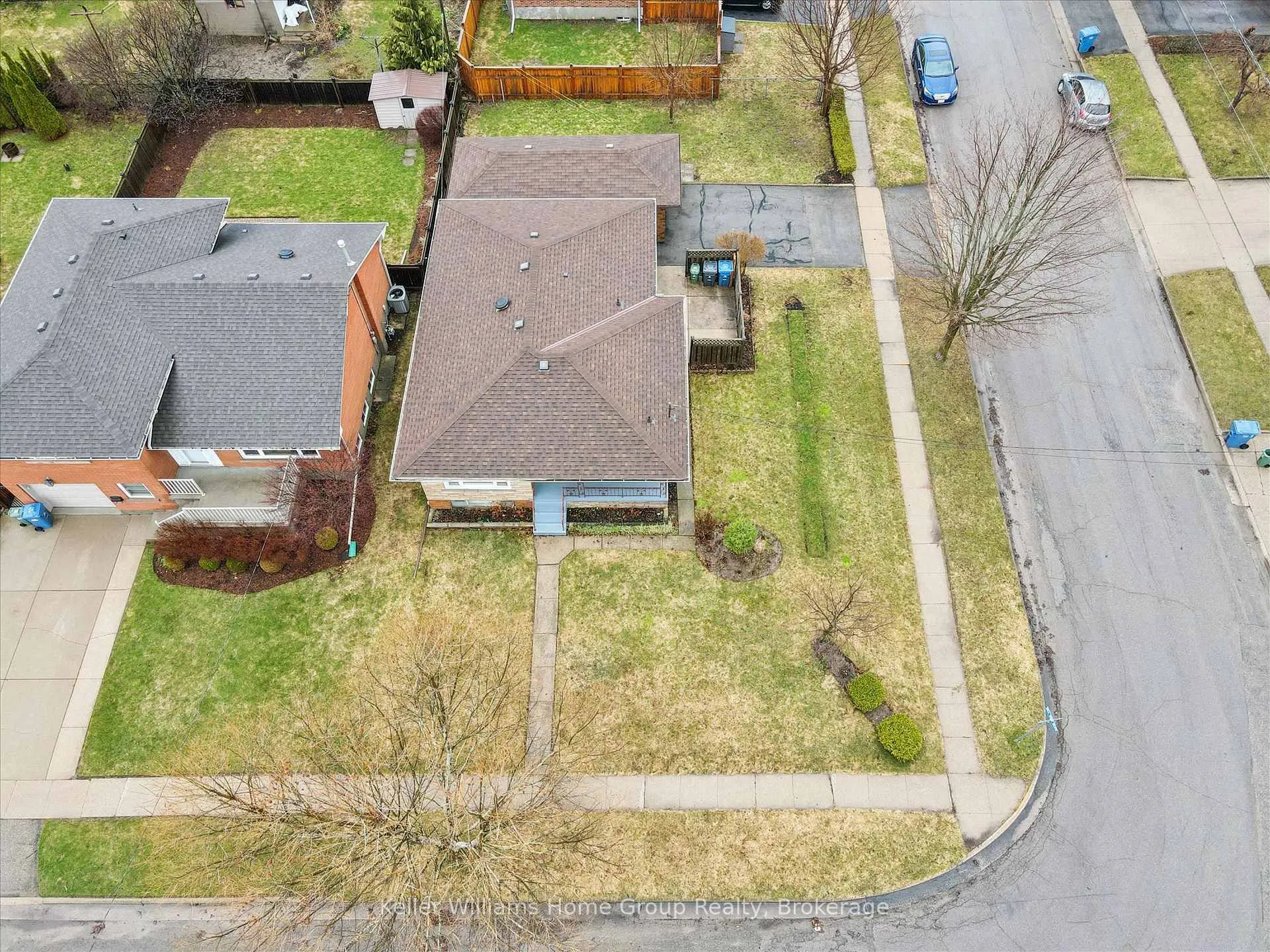 Photo 3 of 28 Normandy Drive, Guelph, St. George's — HOMEH