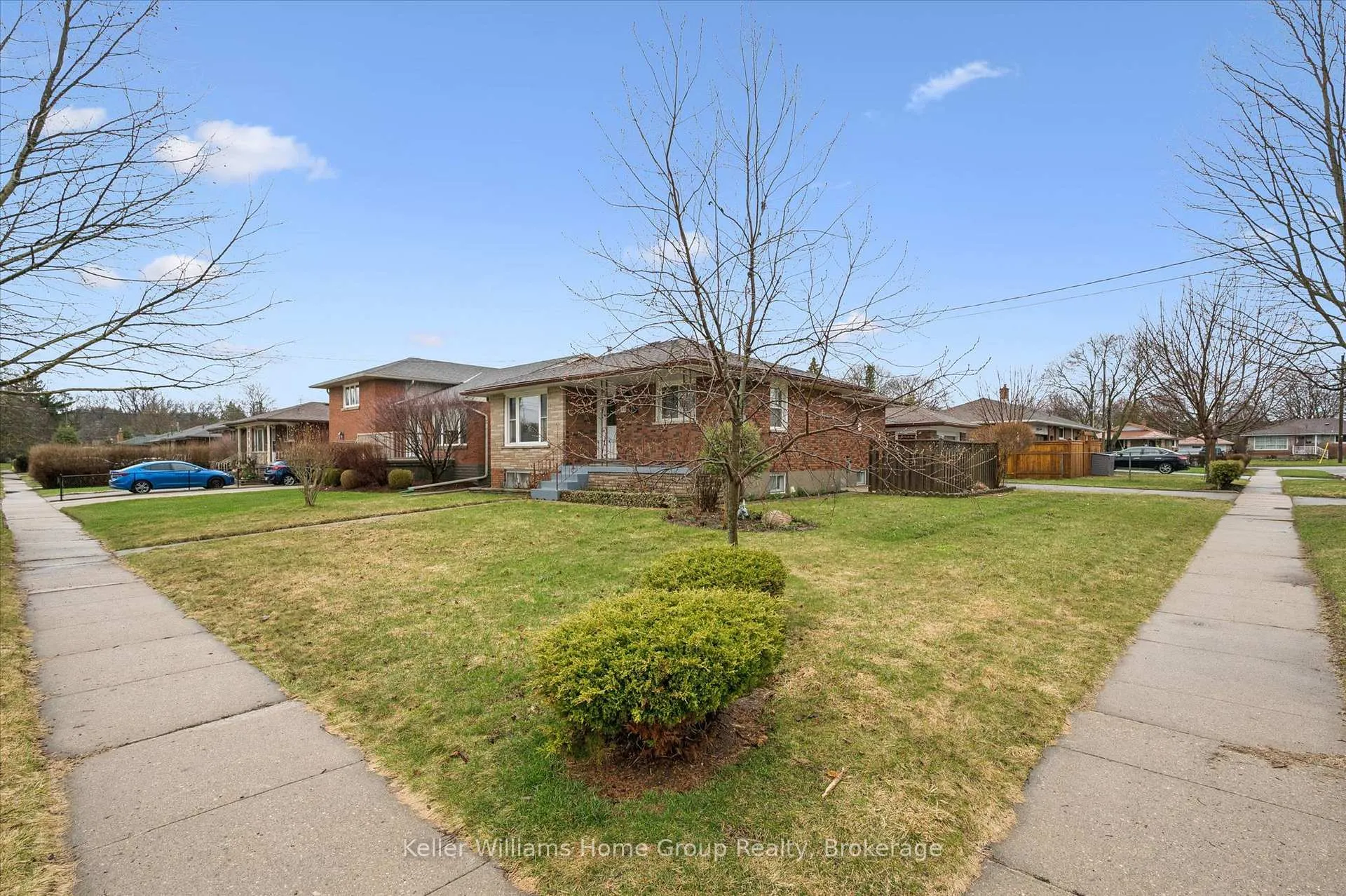 Photo 4 of 28 Normandy Drive, Guelph, St. George's — HOMEH