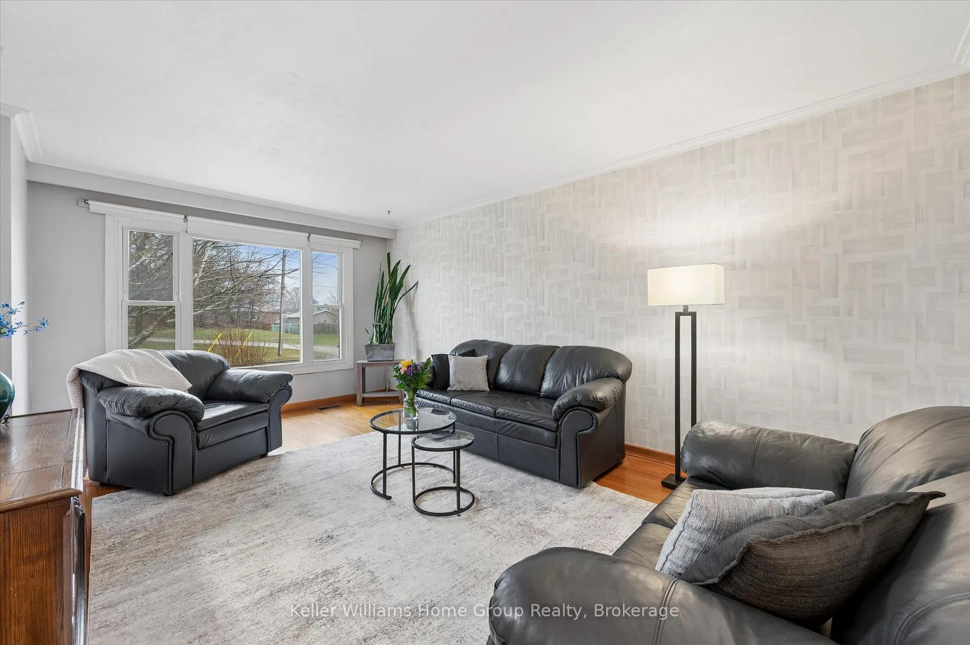 Photo 8 of 28 Normandy Drive, Guelph, St. George's — HOMEH