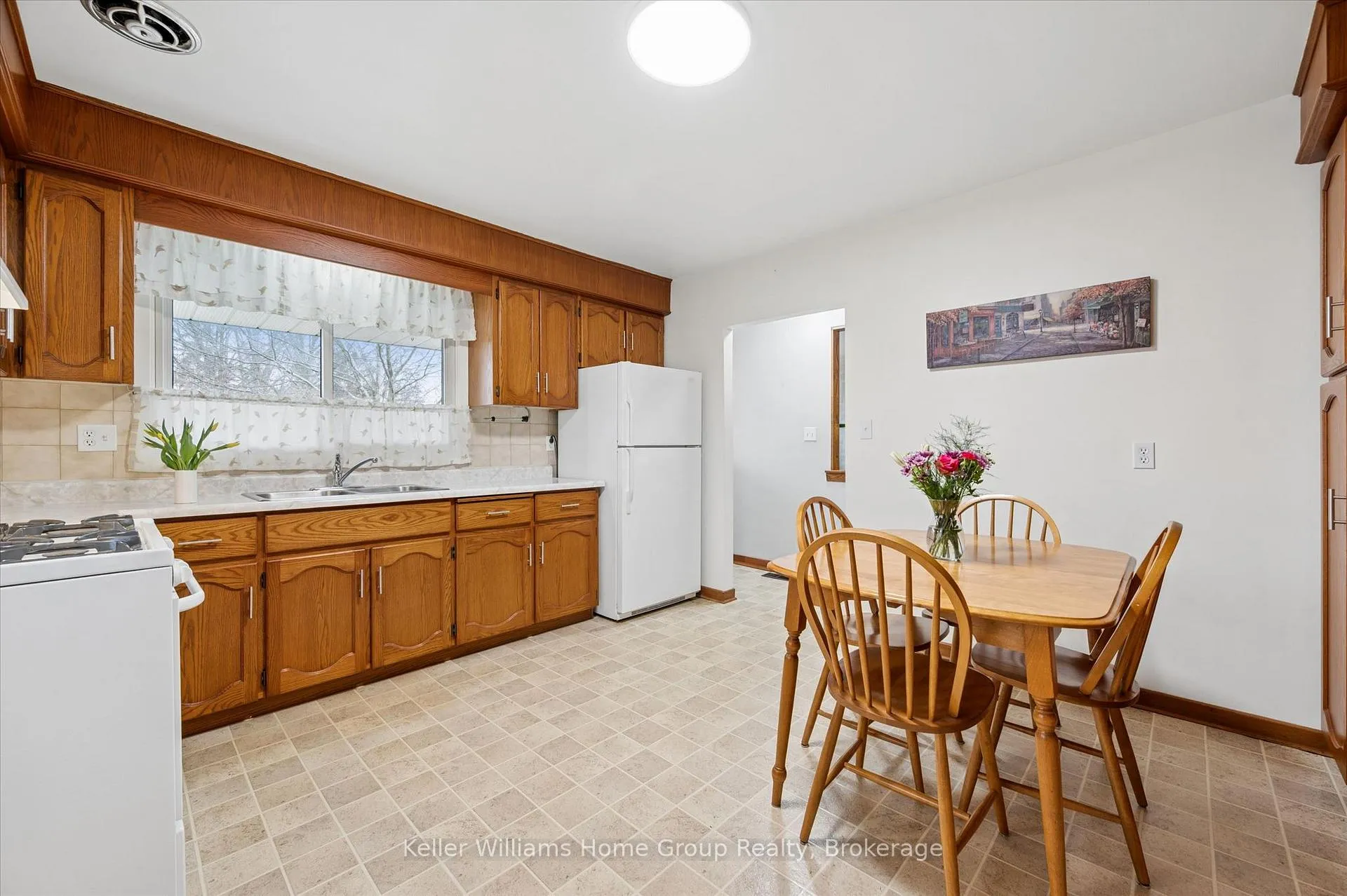 Photo 12 of 28 Normandy Drive, Guelph, St. George's — HOMEH