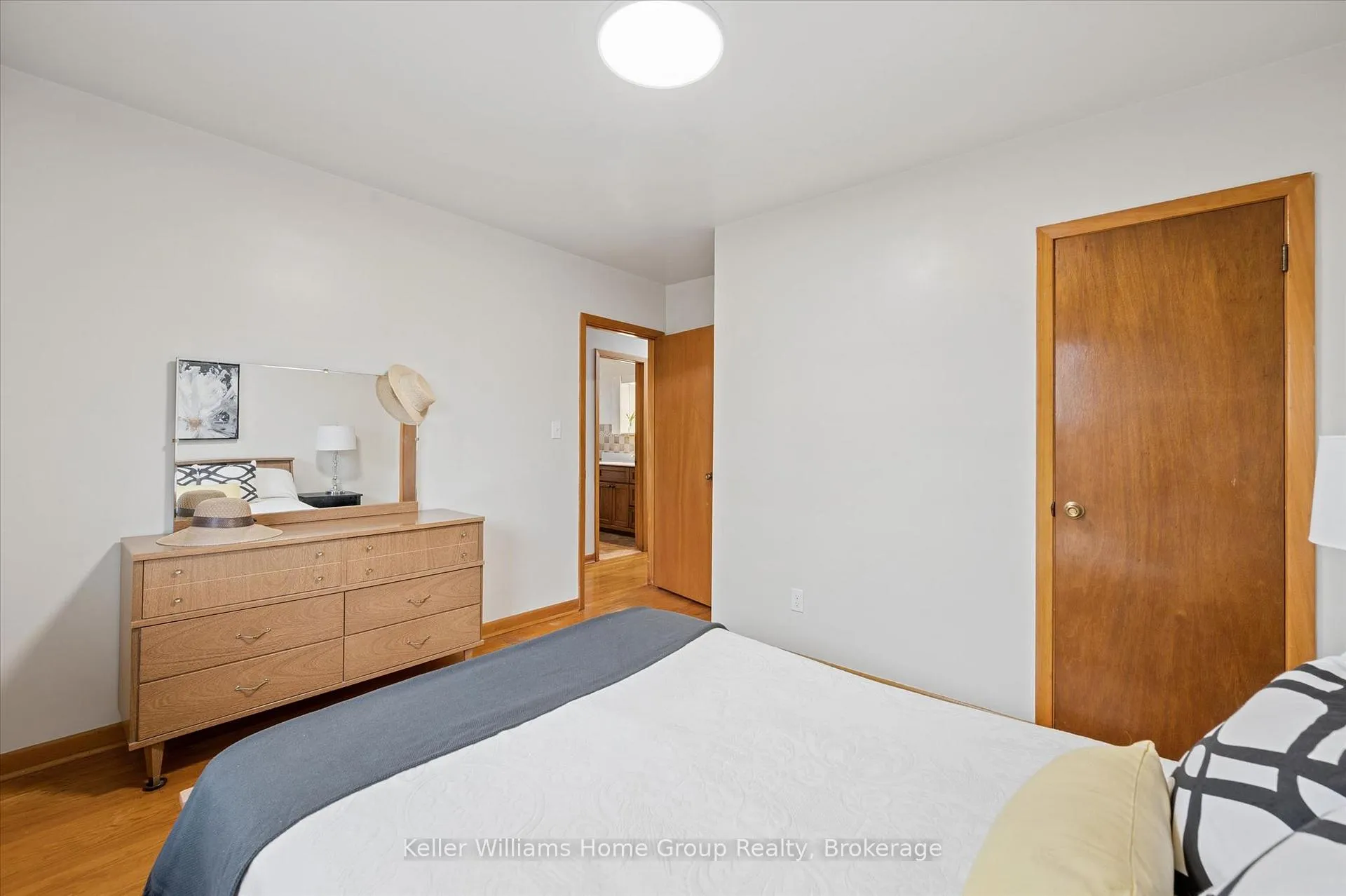 Photo 18 of 28 Normandy Drive, Guelph, St. George's — HOMEH