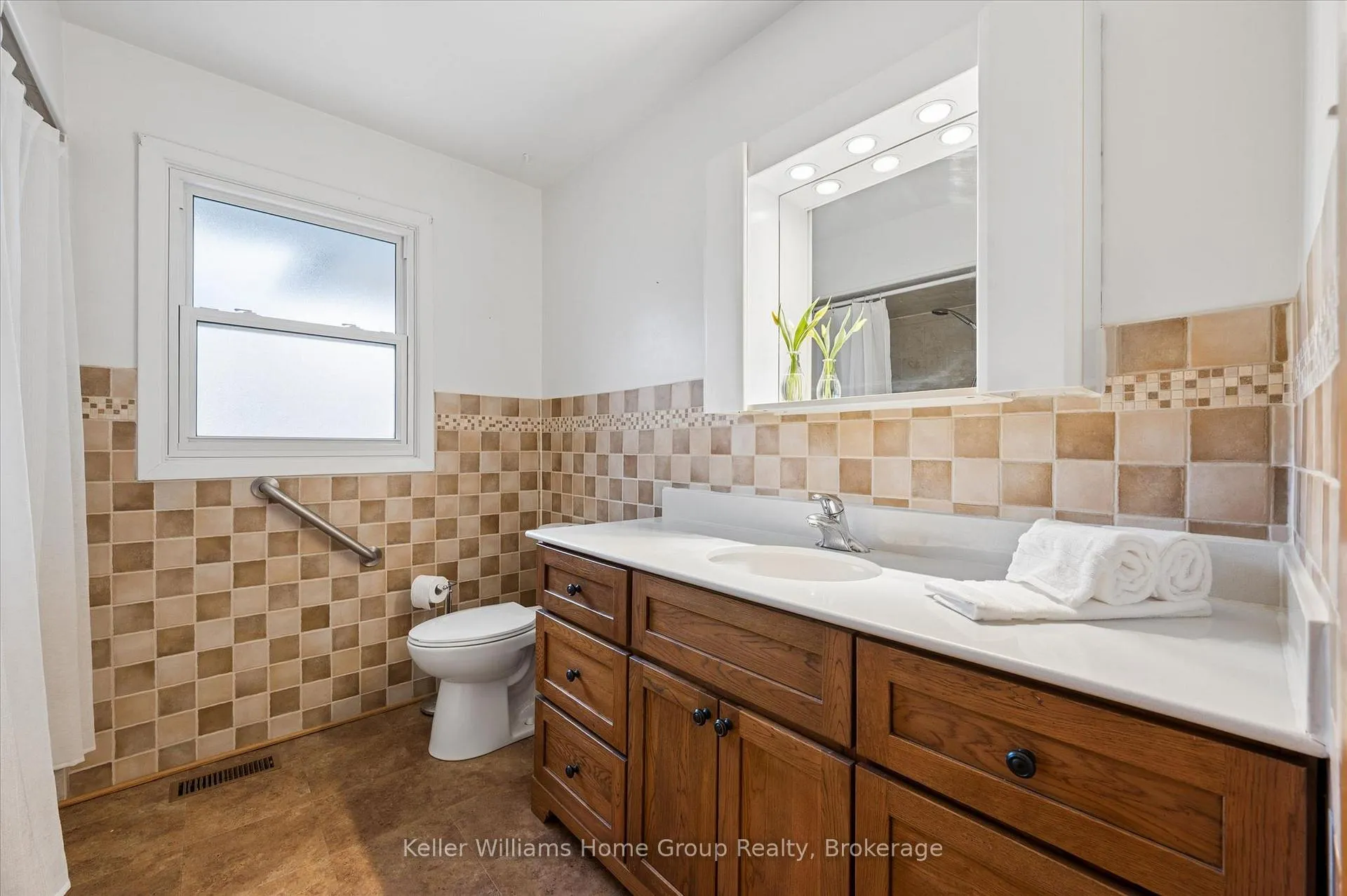 Photo 21 of 28 Normandy Drive, Guelph, St. George's — HOMEH