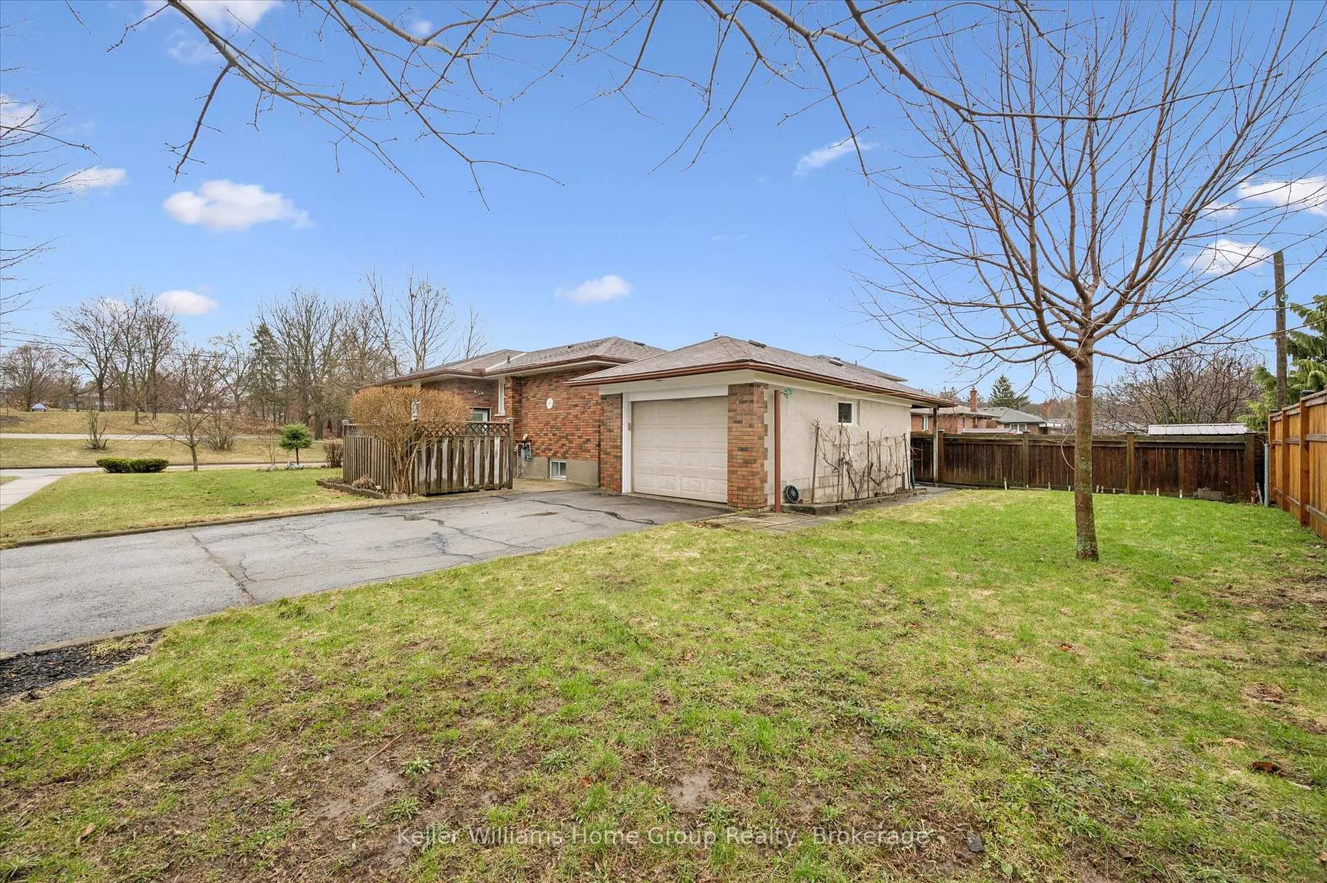 Photo 35 of 28 Normandy Drive, Guelph, St. George's — HOMEH